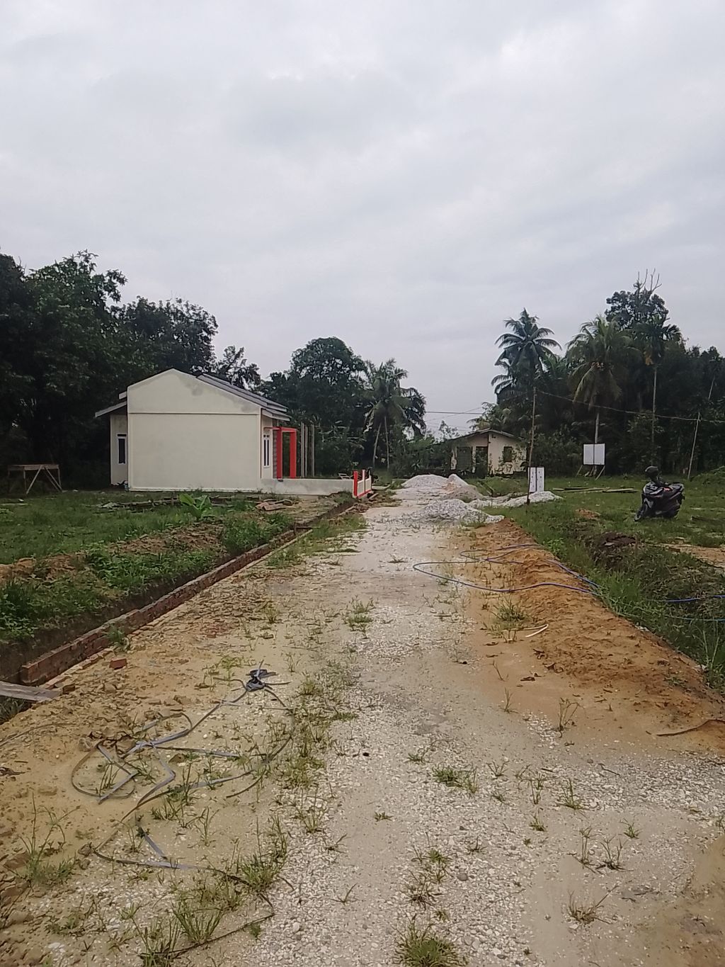 foto posisi tengah perumahan BUMANTARA KURNIA REGENCY