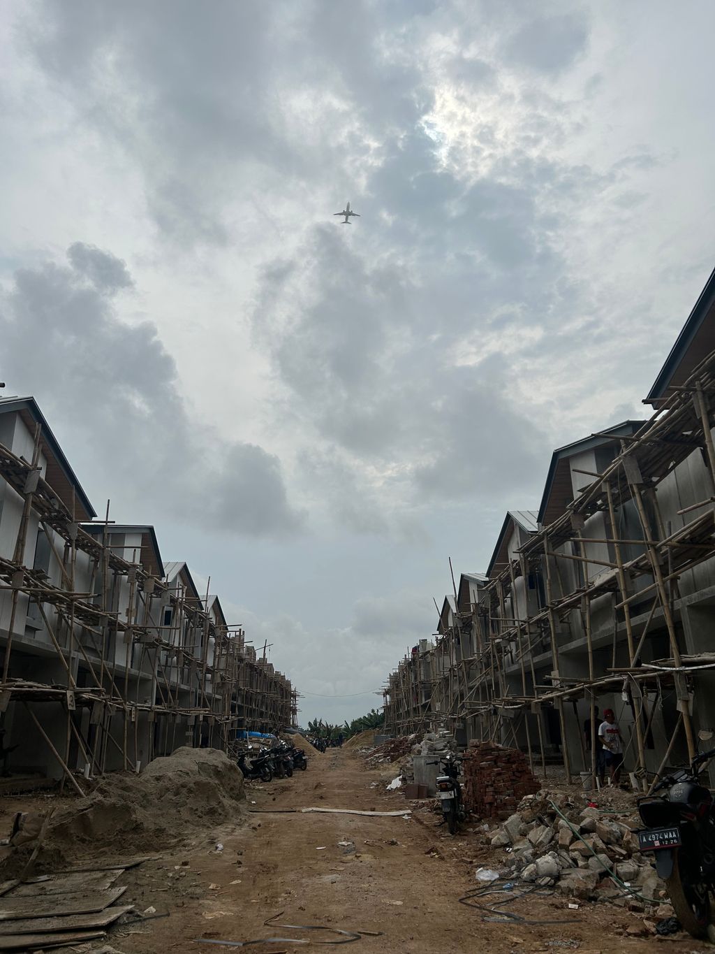 foto posisi tengah perumahan CLUSTER ASTHA, SUVARNA SUTERA