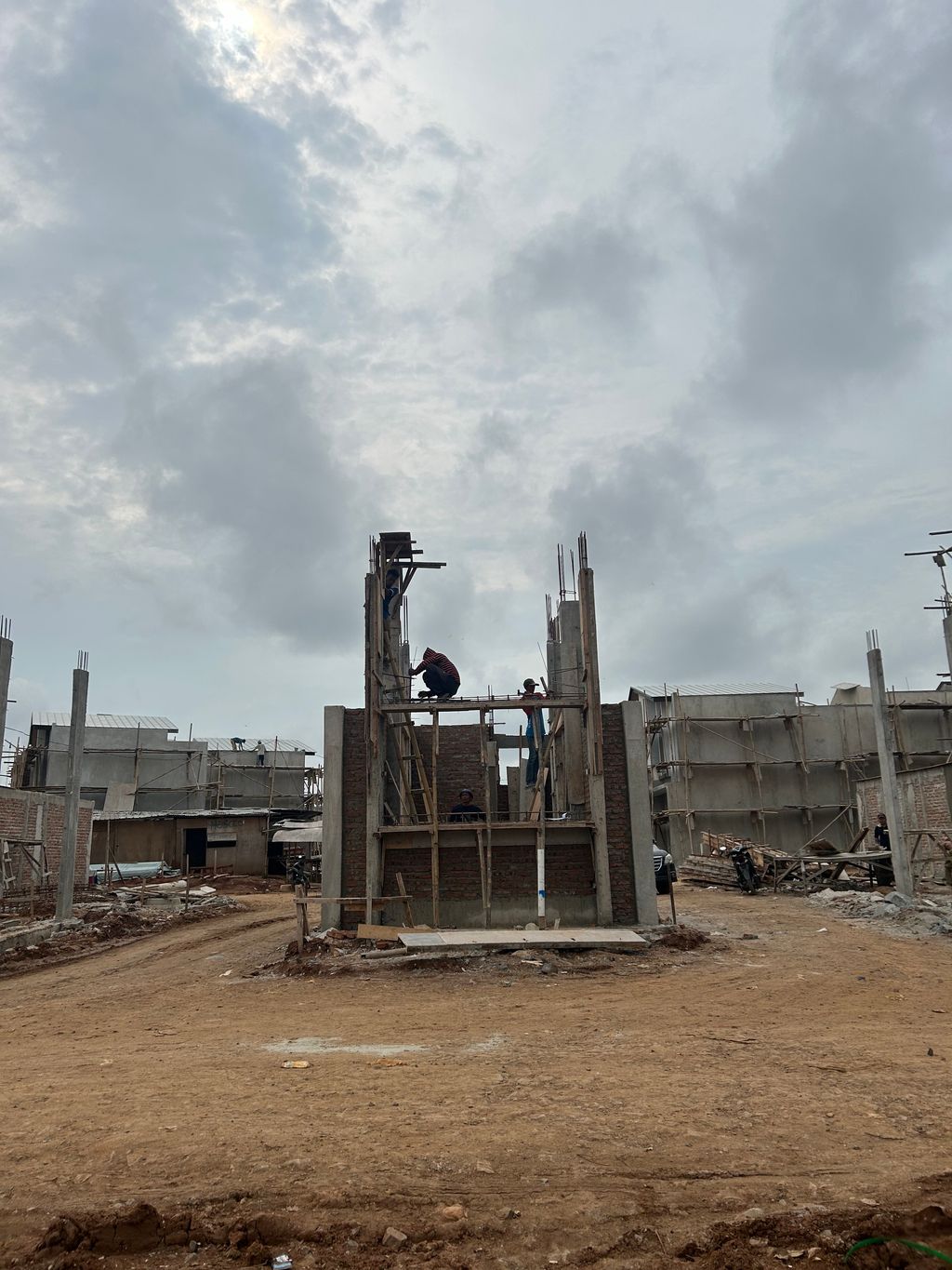 foto gerbang perumahan CLUSTER ASTHA, SUVARNA SUTERA