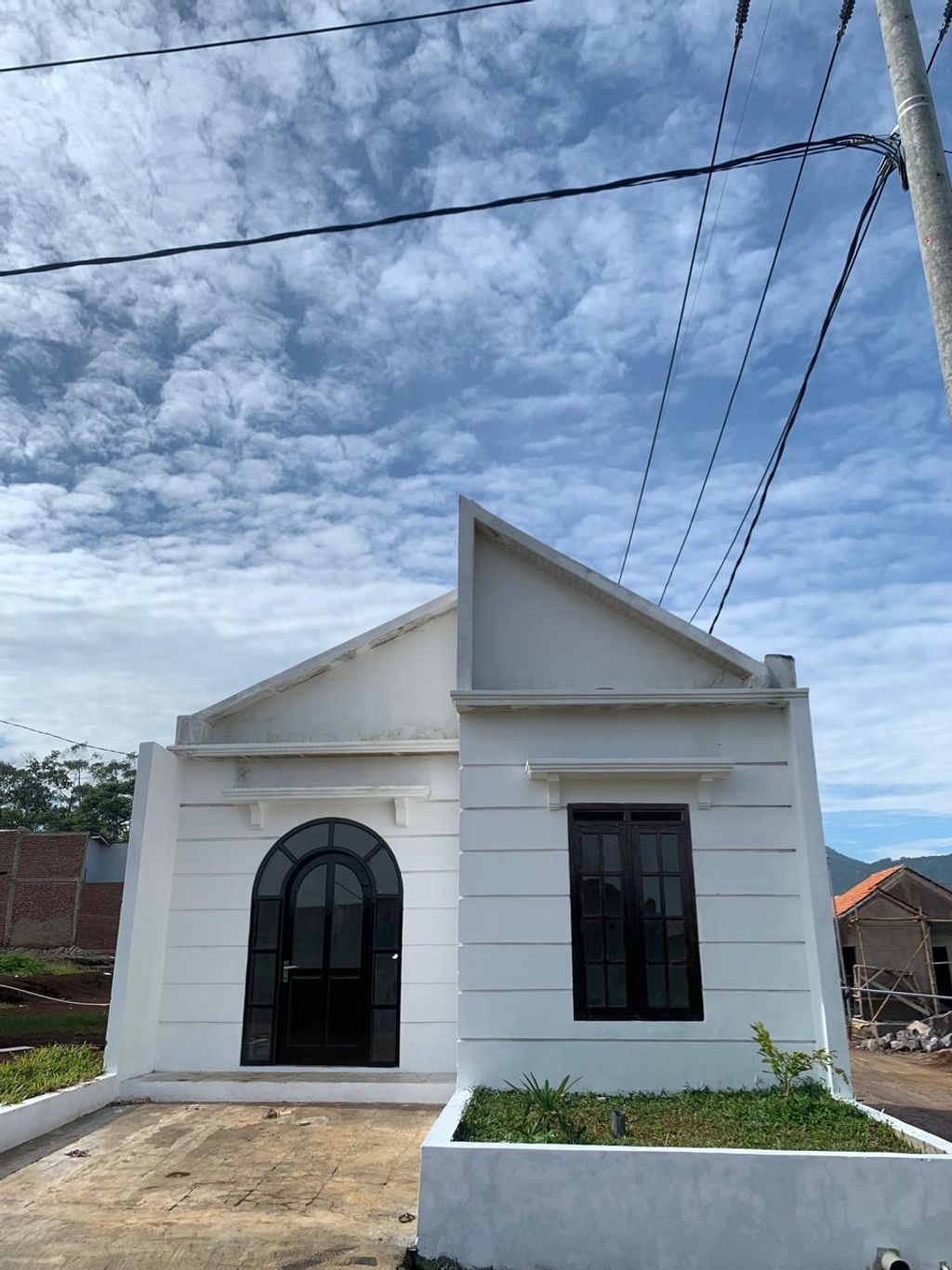 foto tampak rumah tipe NEO CLASSIC perumahan POLARIS RESIDENCE