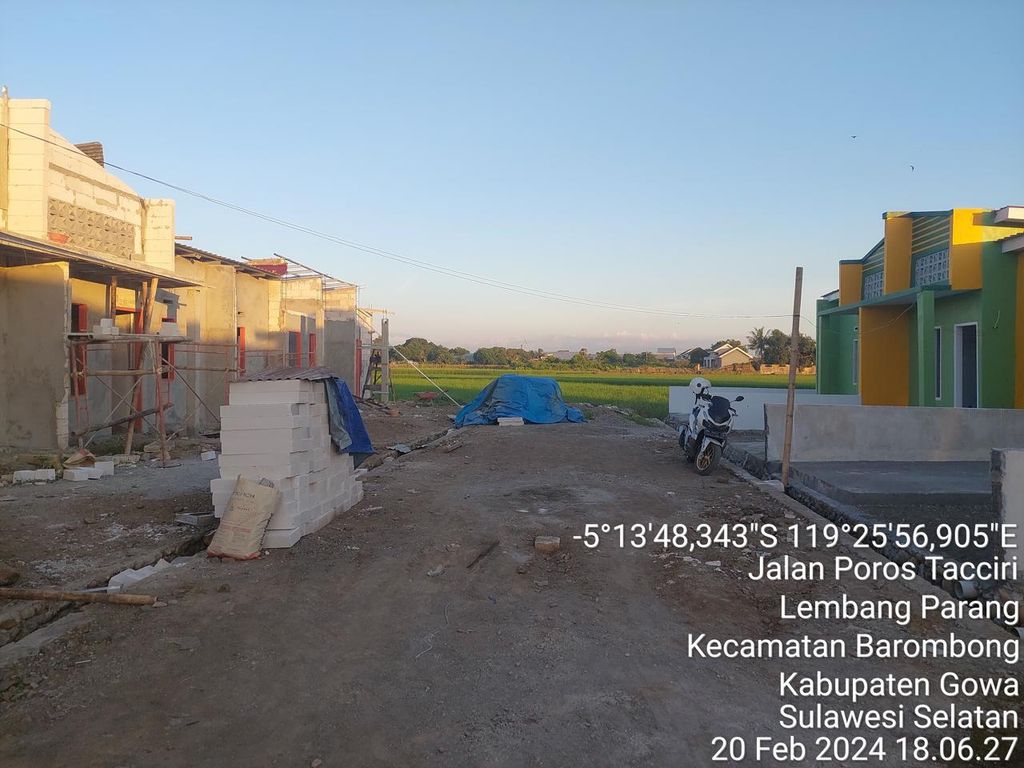 foto posisi tengah perumahan D'LEO-NA RESIDENCE