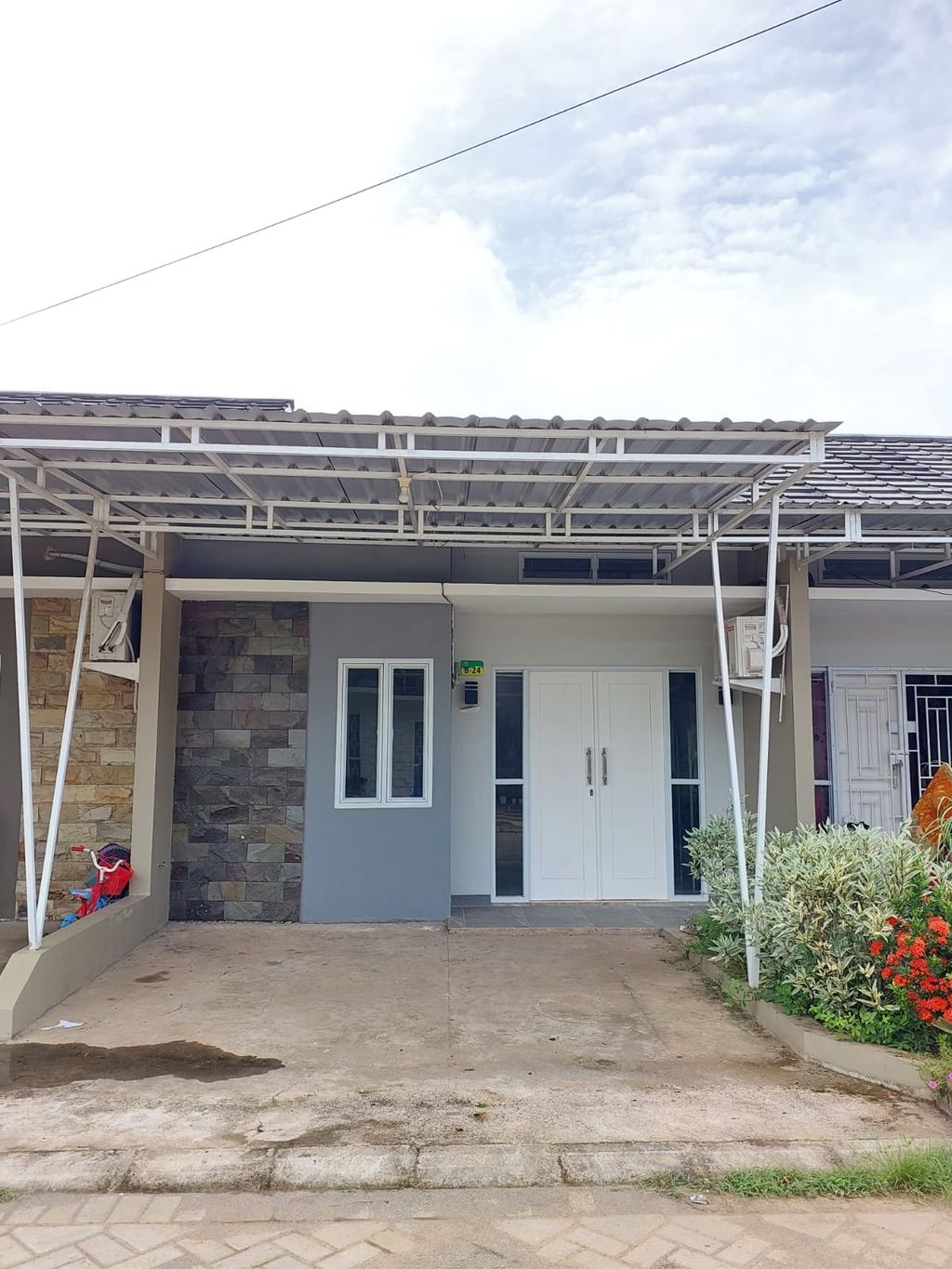 foto tampak rumah tipe 36 perumahan DESA HIJAU 2