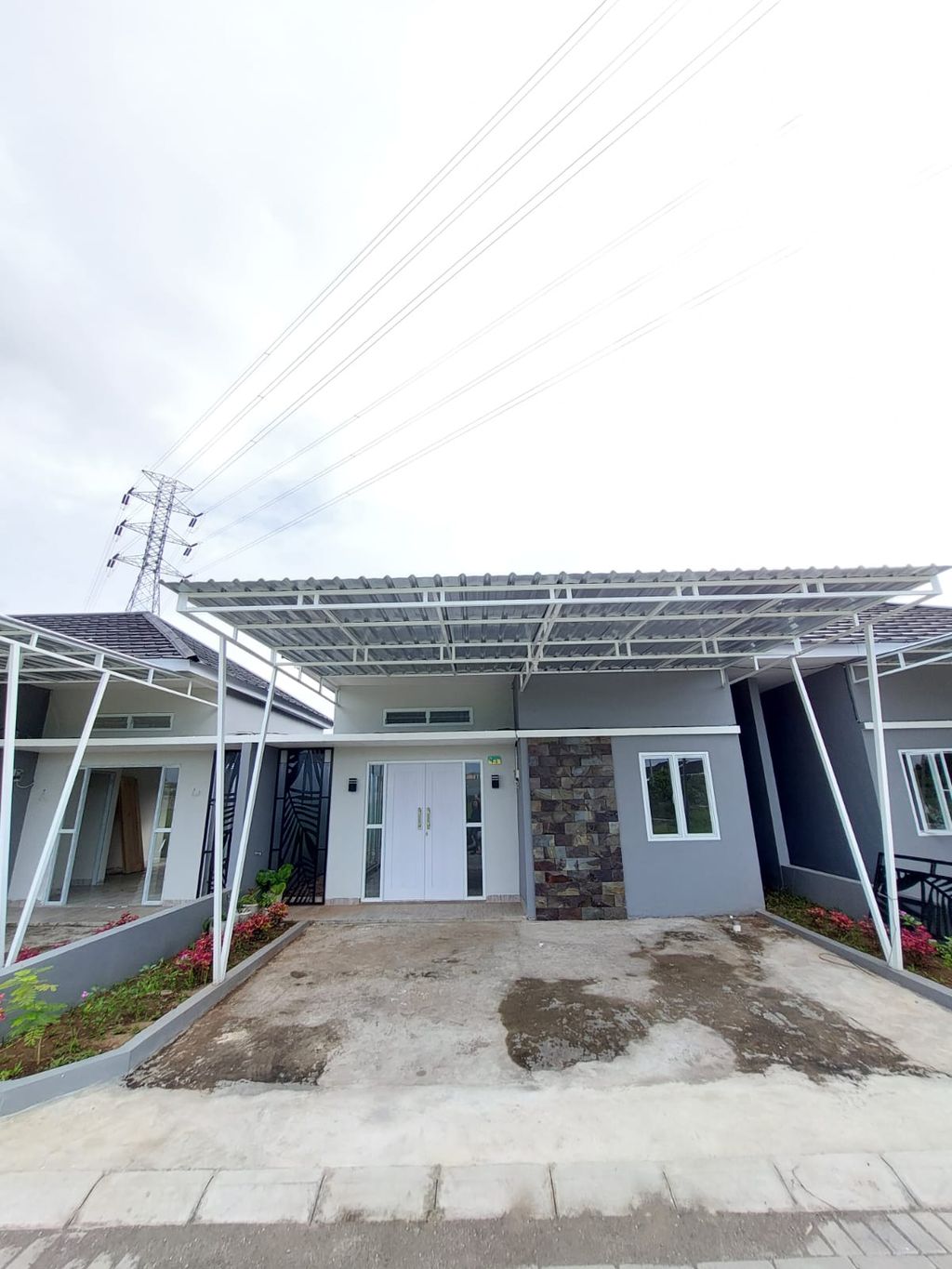 foto tampak rumah tipe 48 perumahan DESA HIJAU 2