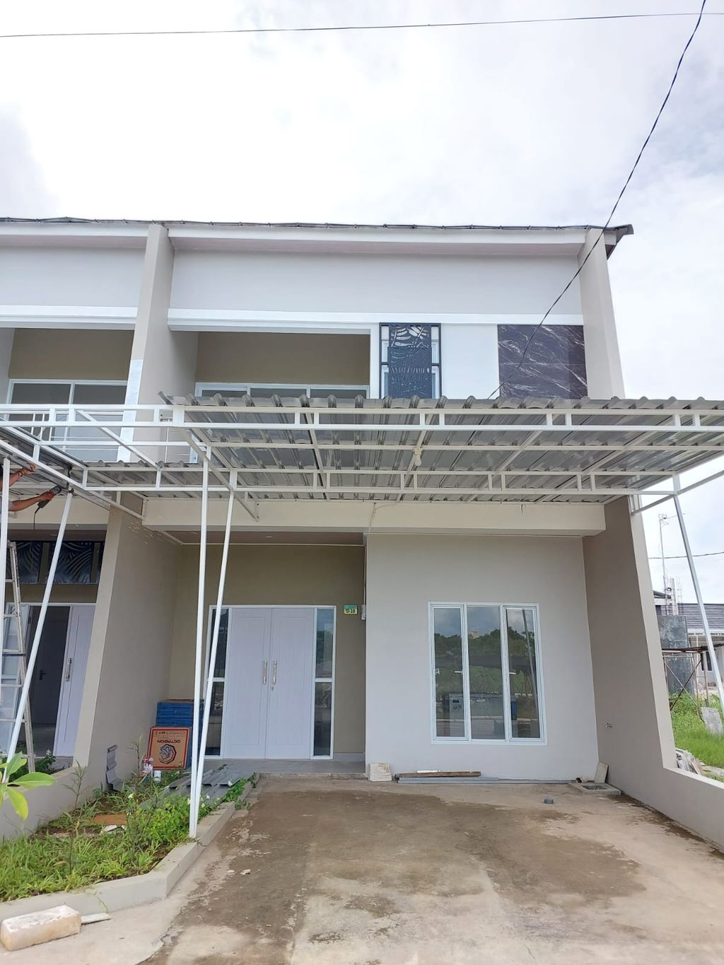 foto tampak rumah tipe 86 perumahan DESA HIJAU 2