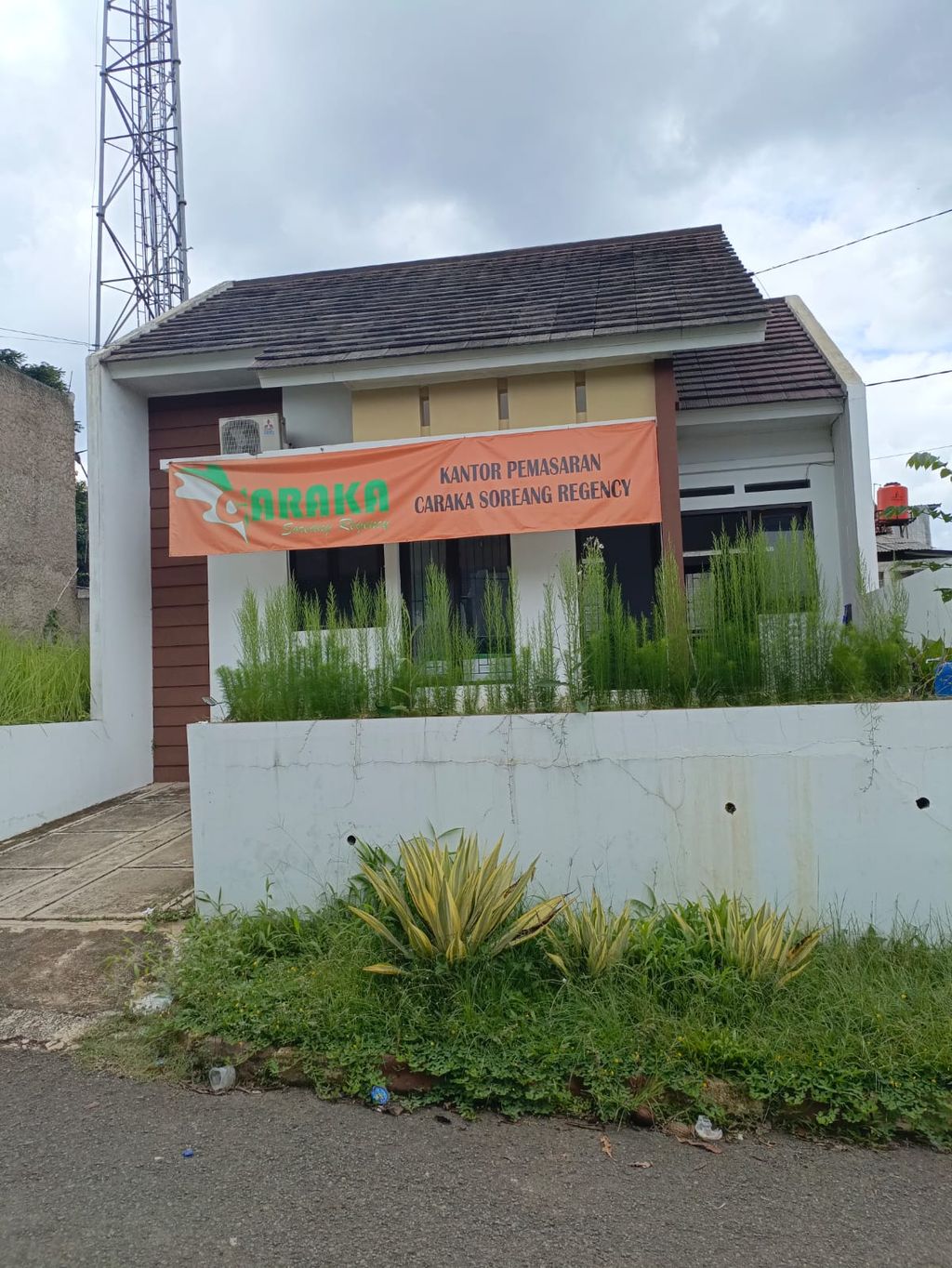 foto tampak rumah tipe rumah tapak perumahan CARAKA SOREANG REGENCY