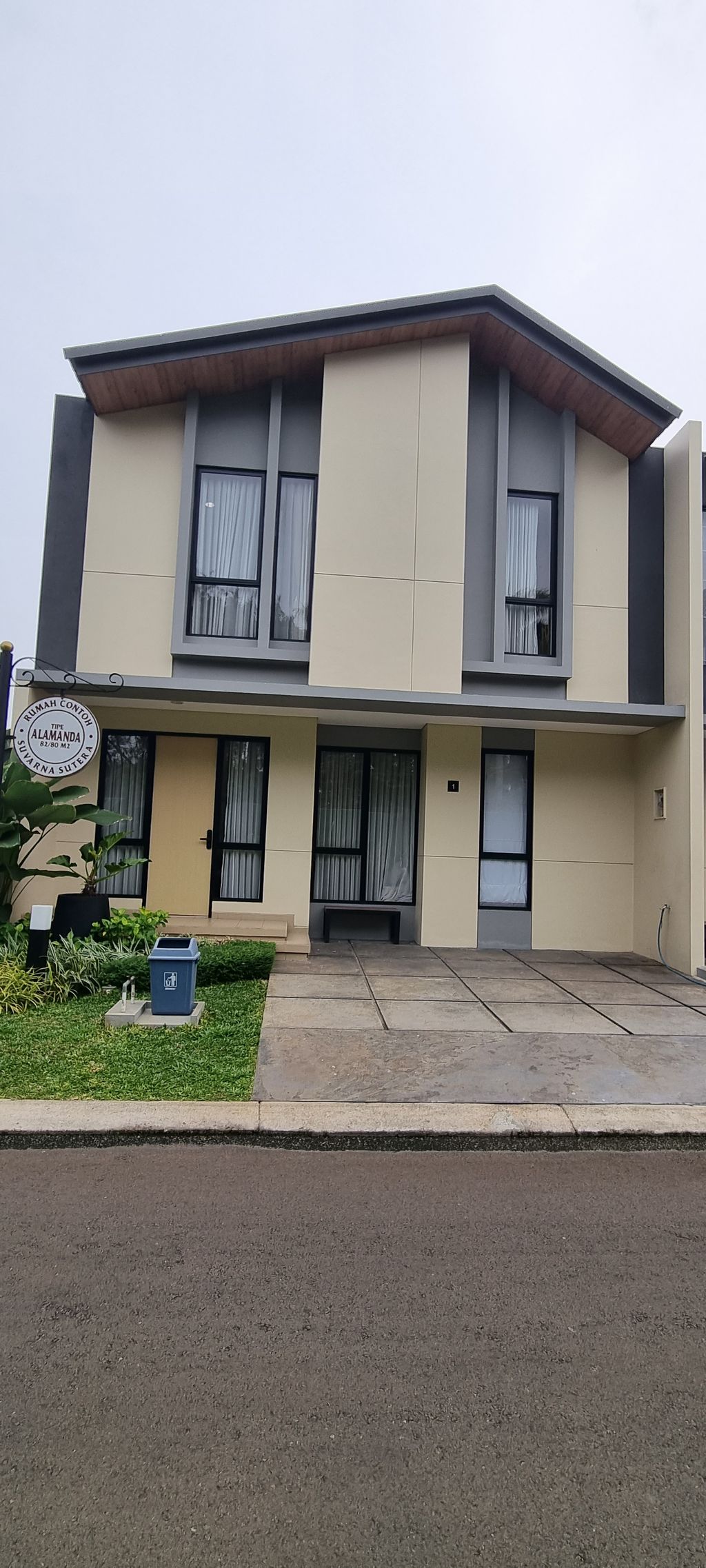 foto tampak rumah tipe ALAMANDA perumahan CLUSTER ASTHA, SUVARNA SUTERA