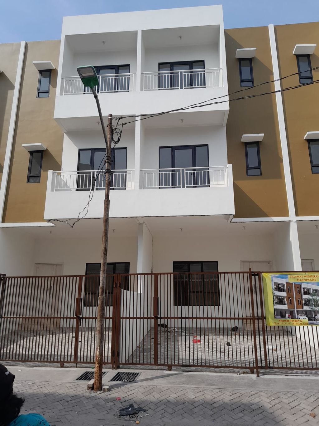 foto tampak rumah tipe 60/70 perumahan villa Mas mediterania townhouse
