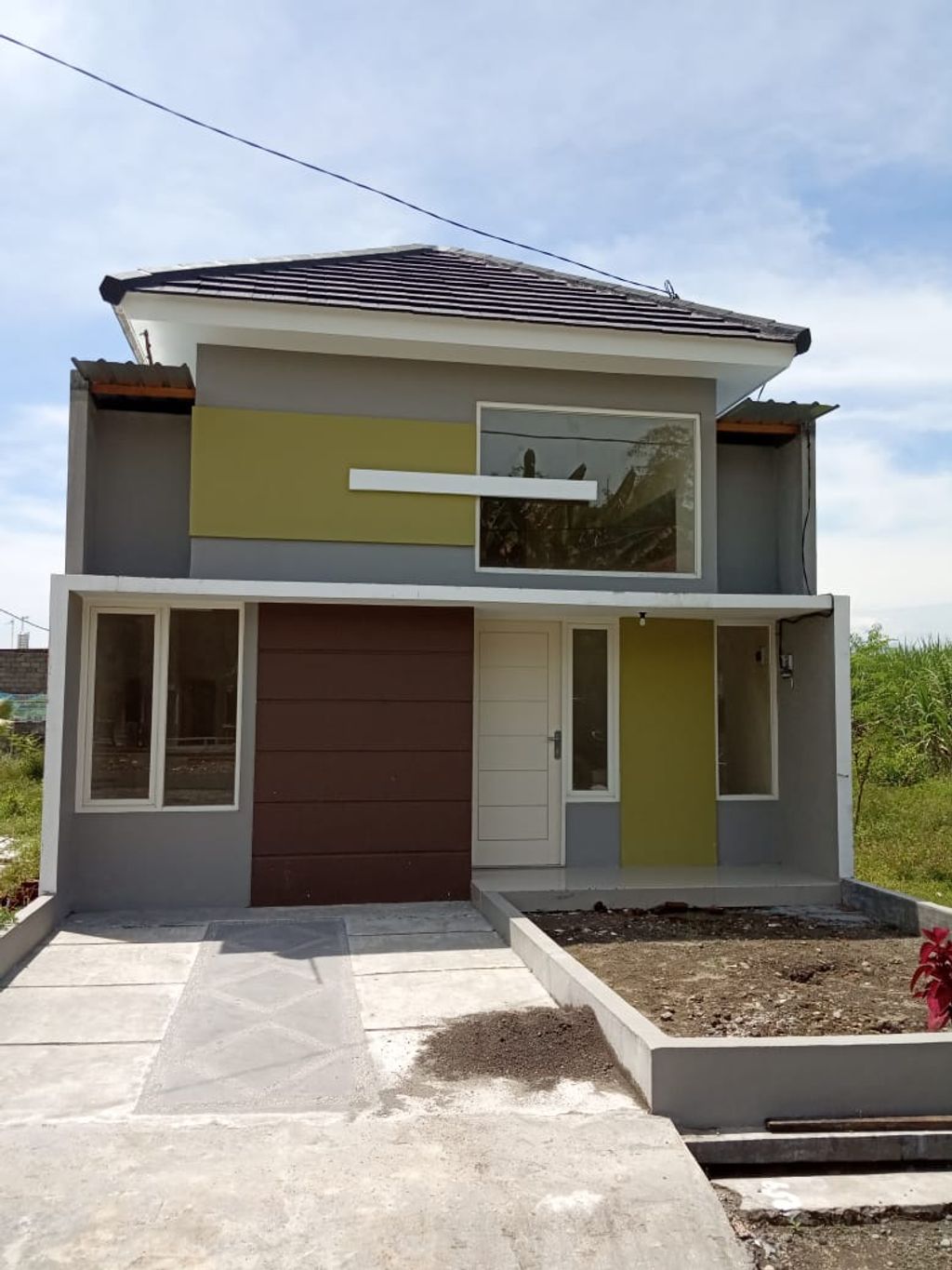 foto tampak rumah tipe Komersil perumahan GRAND EMERALD PANDANWANGI 1