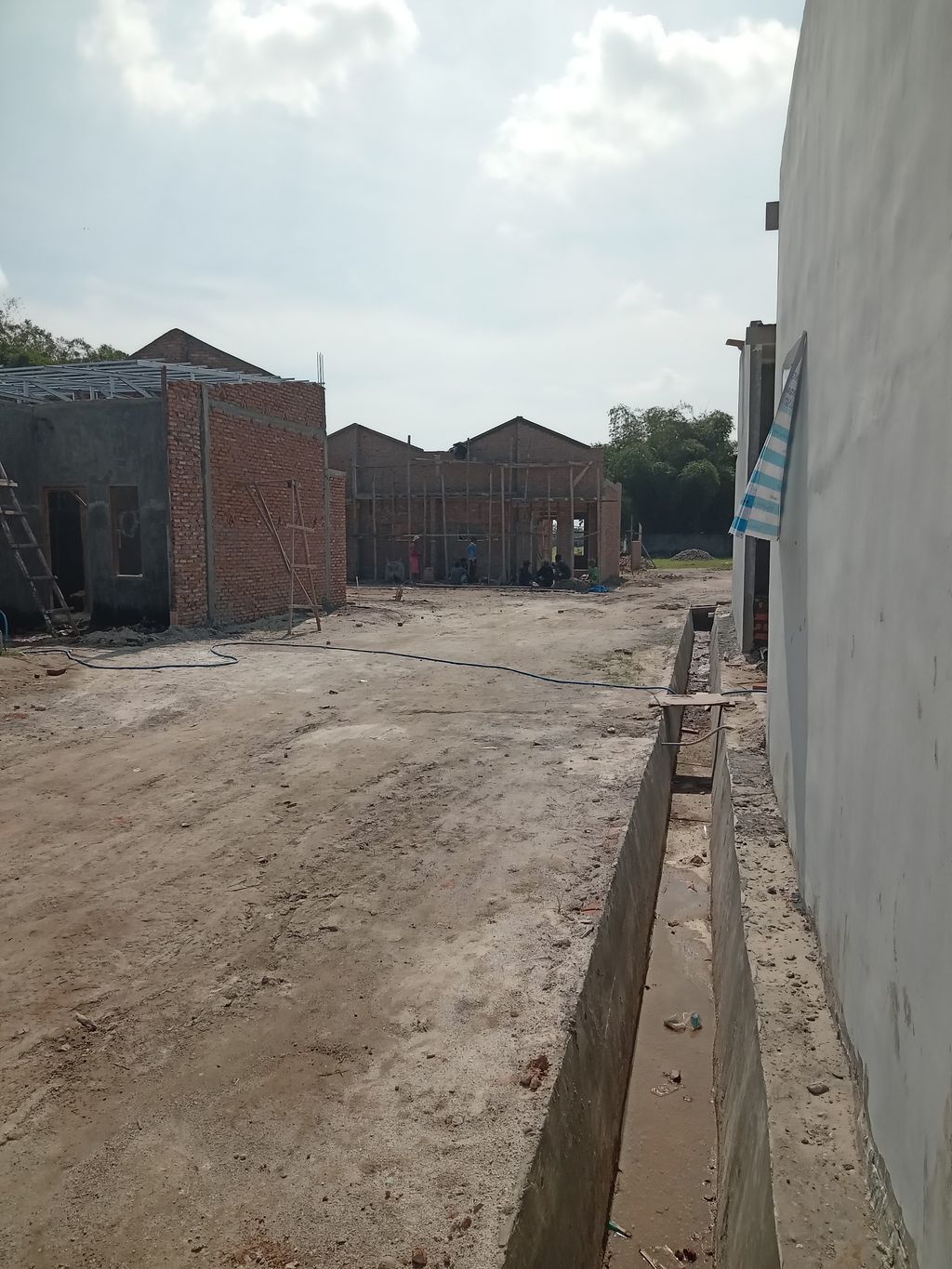 foto posisi tengah perumahan savanna residence