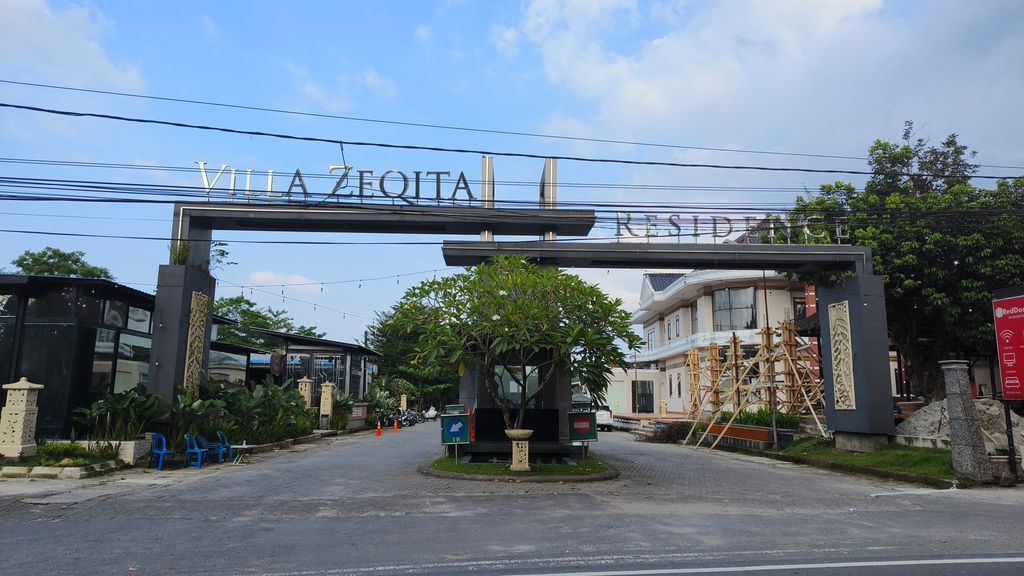 foto gerbang perumahan VILLA ZEQITA RESIDENCE TAHAP III