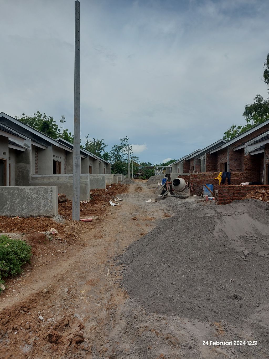 foto posisi tengah perumahan Griya Bhina Karya Kalijambe