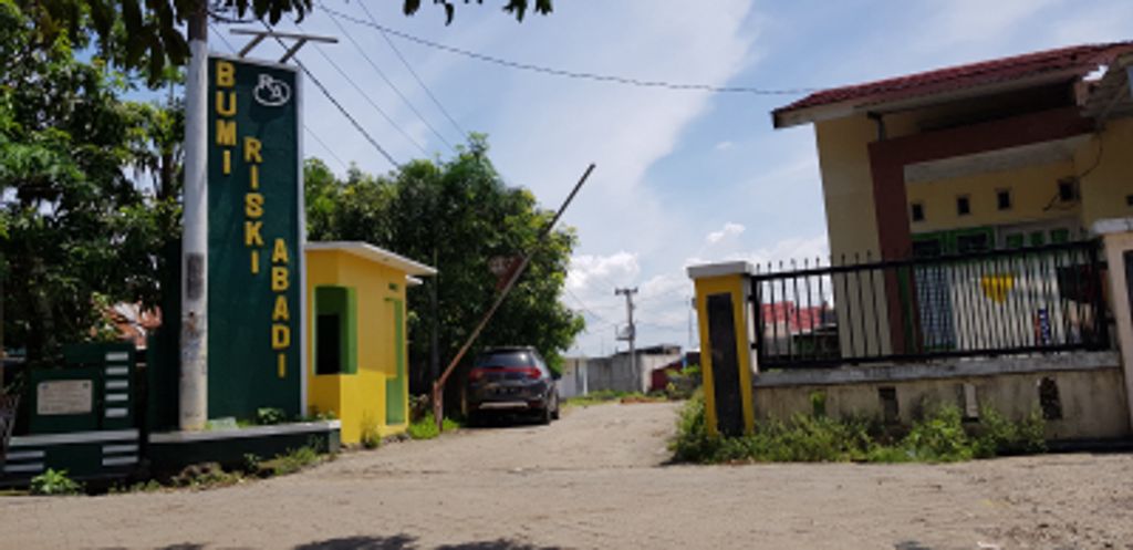 foto gerbang perumahan BUMI RISKI ABADI 1