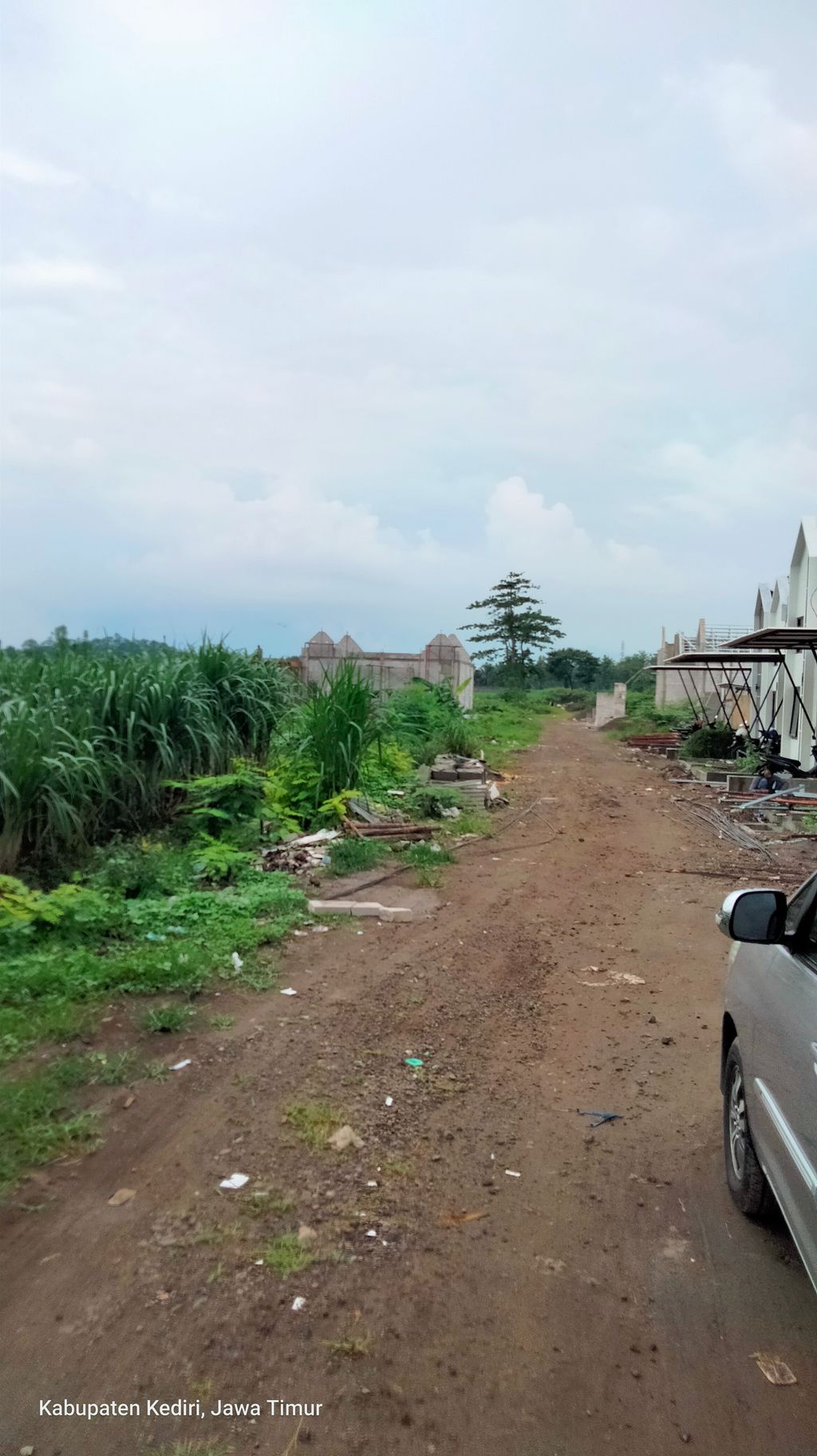 foto posisi tengah perumahan KIRANA CLUSTER
