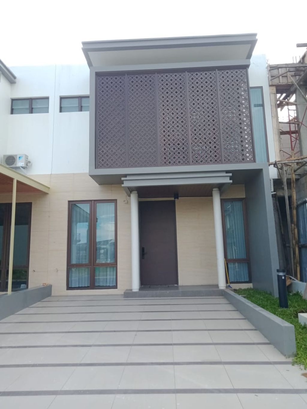 foto tampak rumah tipe TREASURE ISLAND TIMUR TIT/05 perumahan CitraLand City CPI Makassar (3) - Treasure Island