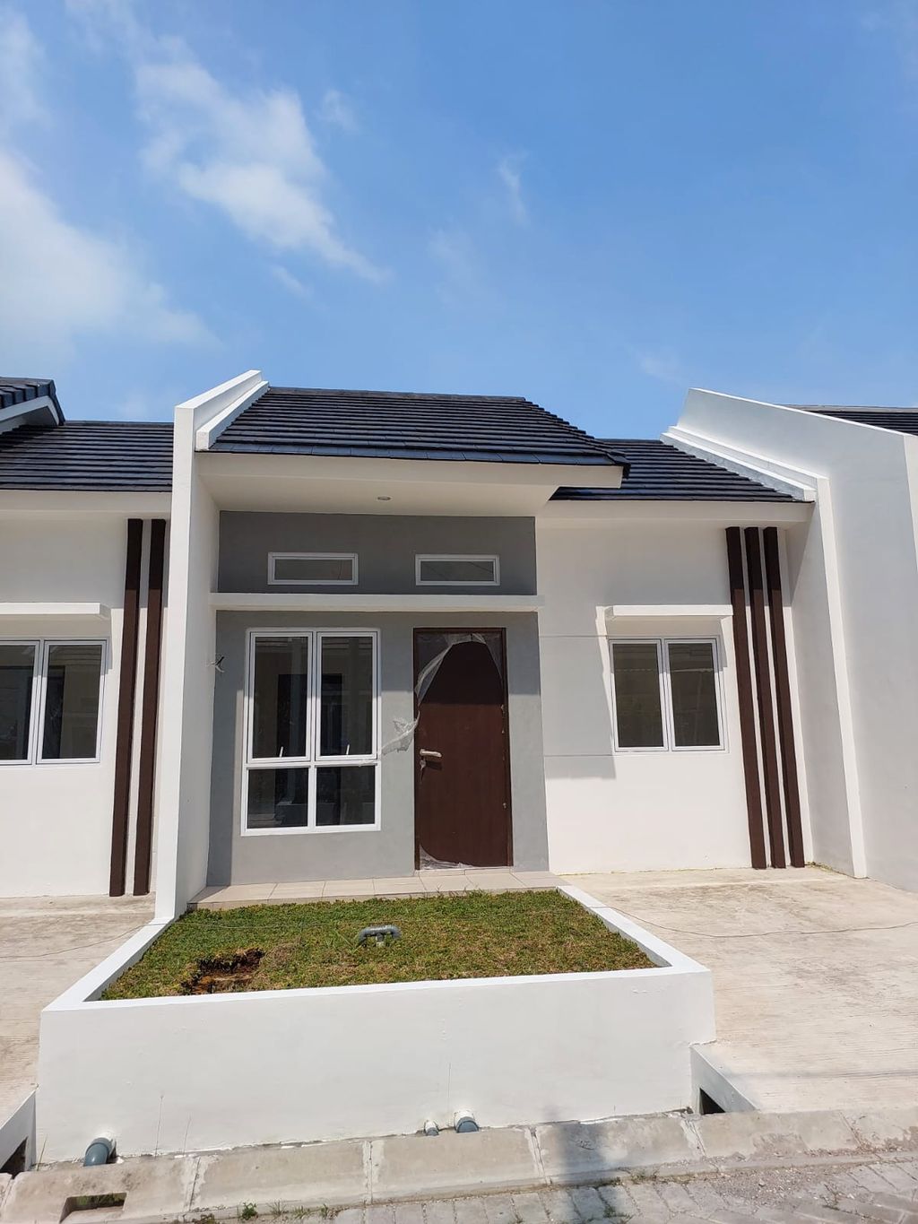 foto tampak rumah tipe B Blok I2 perumahan Graha Mirai