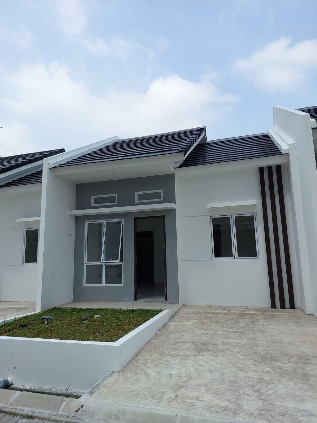 foto tampak rumah tipe B Blok I3 perumahan Graha Mirai