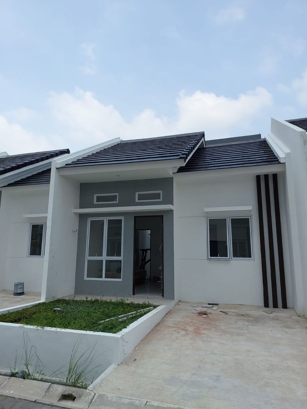 foto tampak rumah tipe B Blok I6 perumahan Graha Mirai