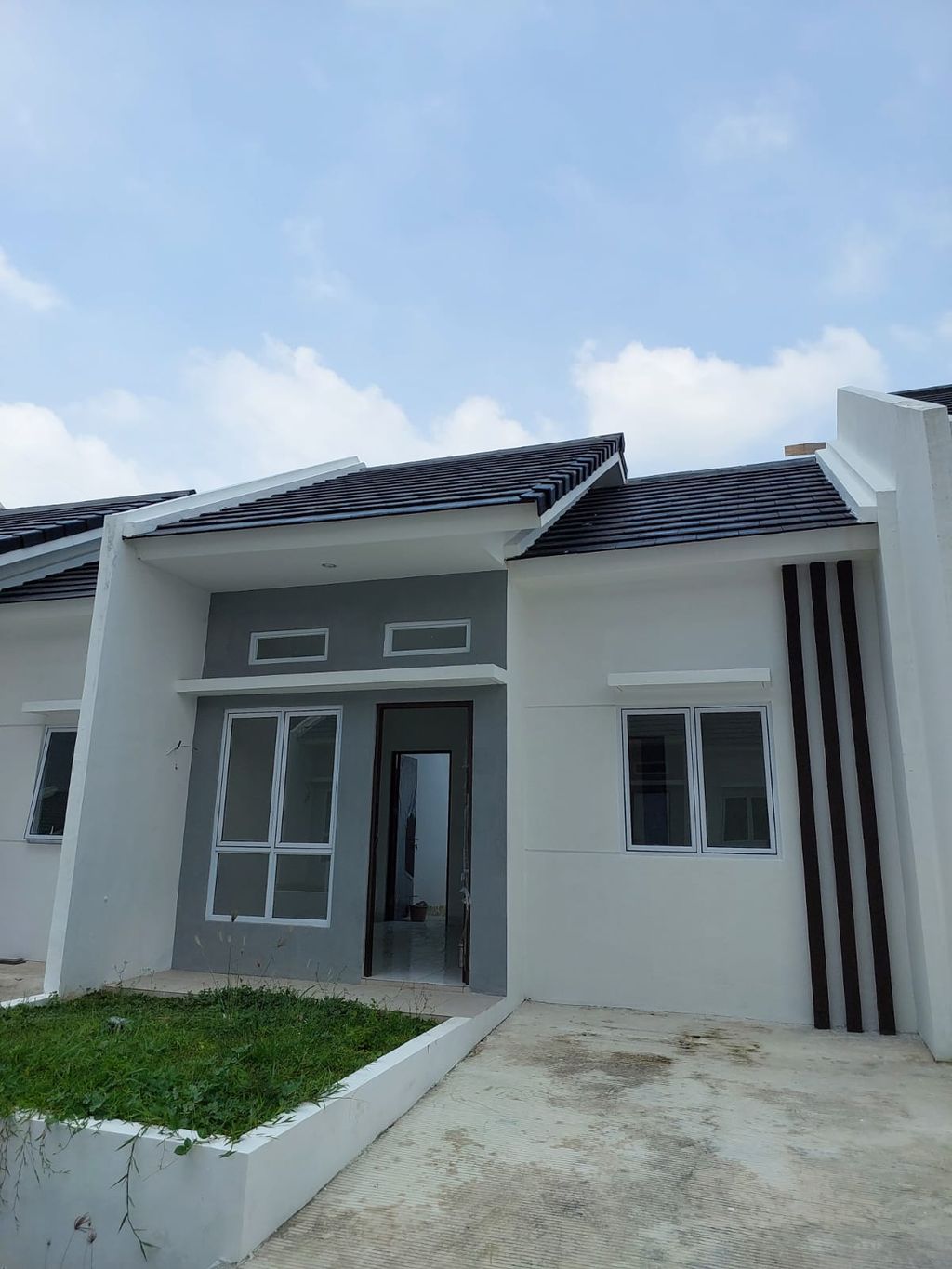foto tampak rumah tipe B Blok I7 perumahan Graha Mirai