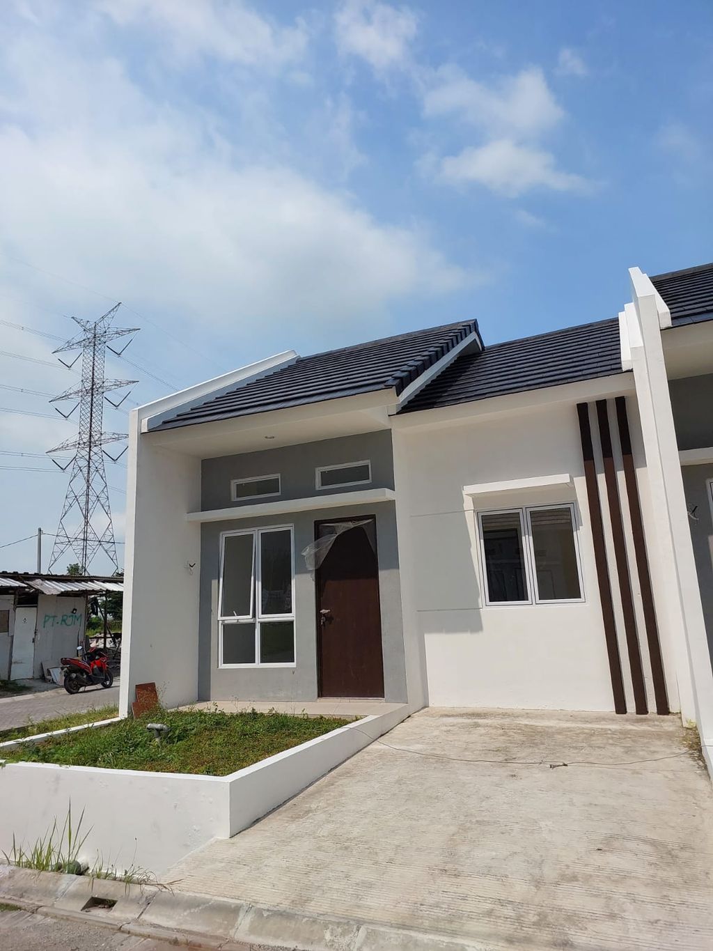 foto tampak rumah tipe B+ Blok I1 perumahan Graha Mirai