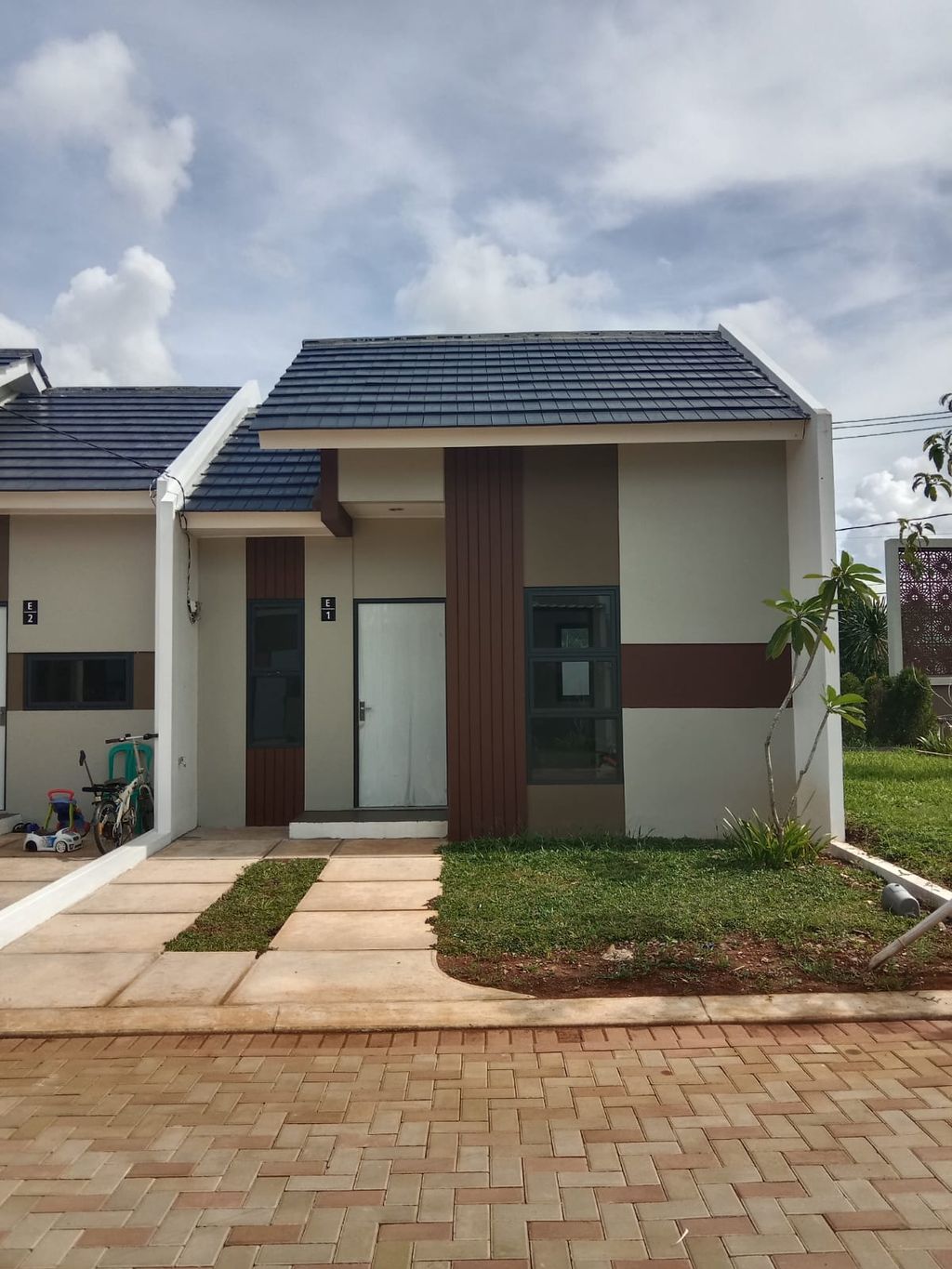 foto tampak rumah tipe 45/102 perumahan Padma Hills