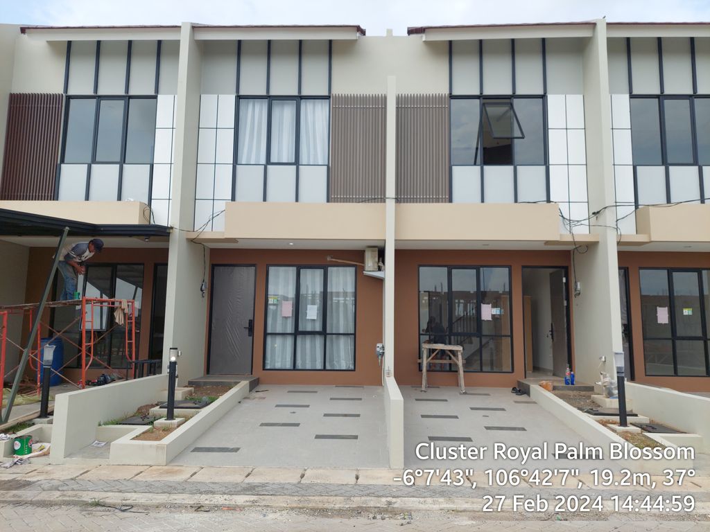 foto contoh rumah perumahan ROYAL PALM BLOSSOM