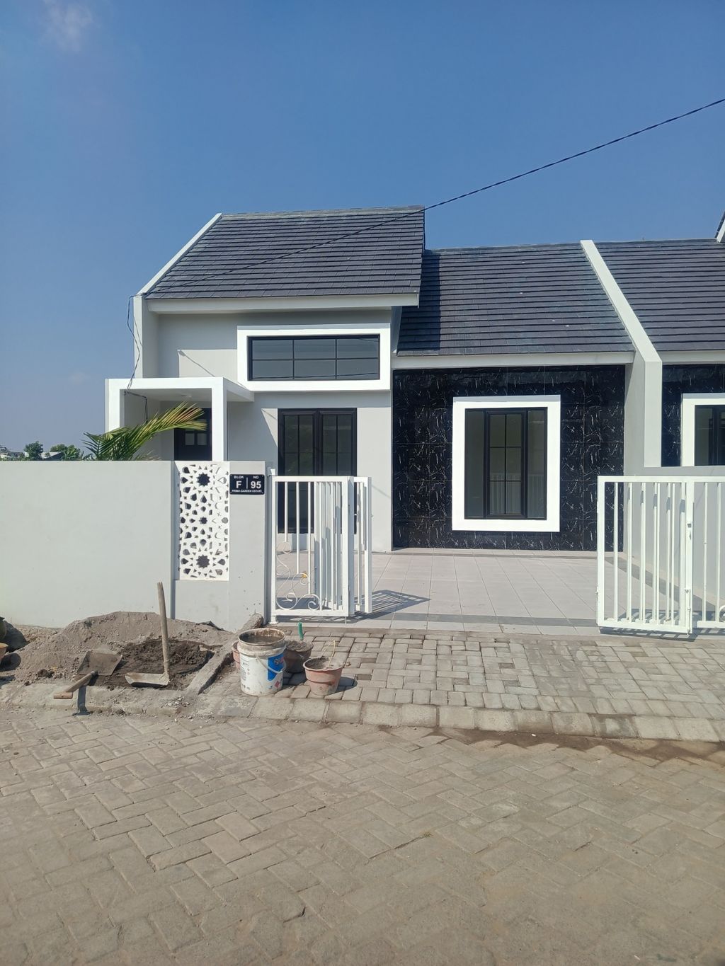 foto tampak rumah tipe Capela 45 perumahan PRIMA GARDEN ESTATE