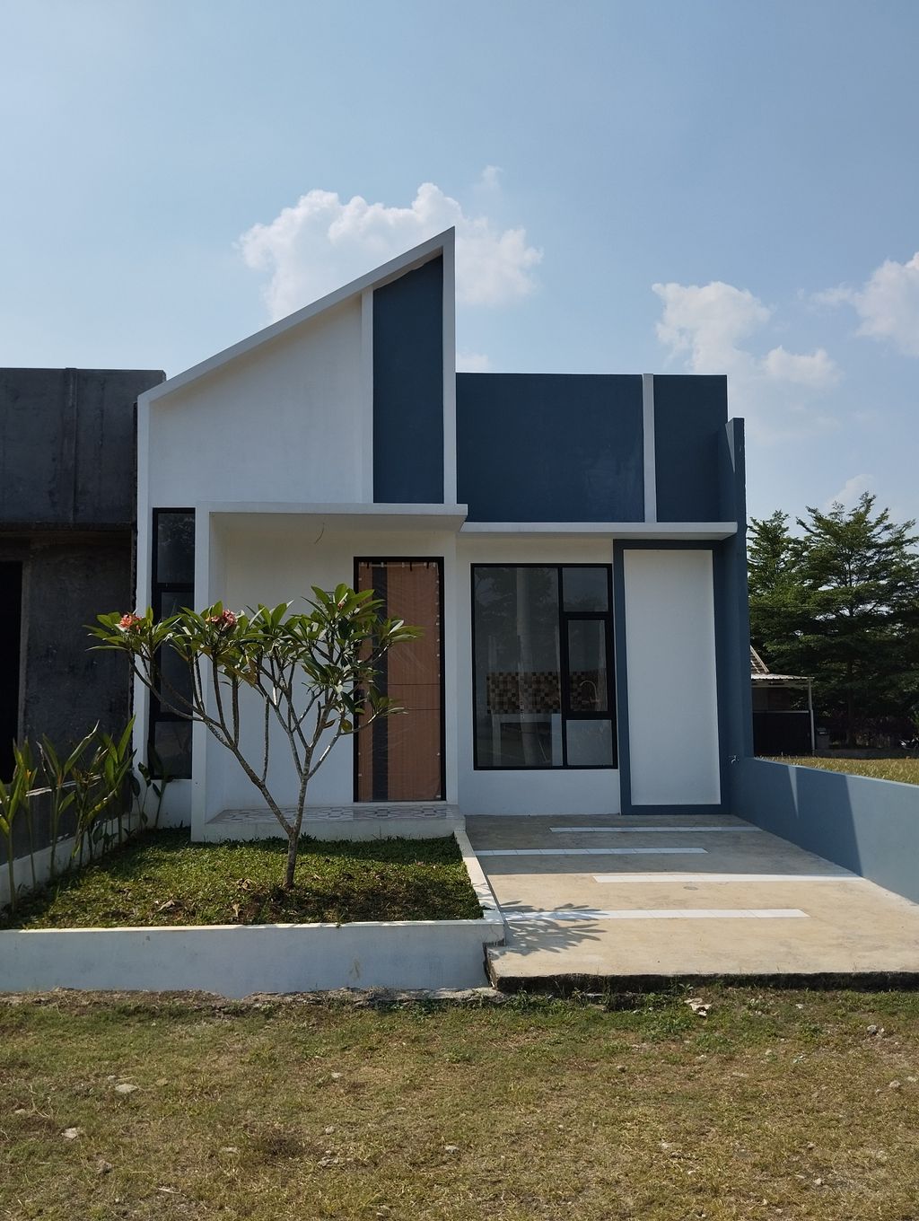 foto tampak rumah tipe Chrysant perumahan Bogor Alam Asri