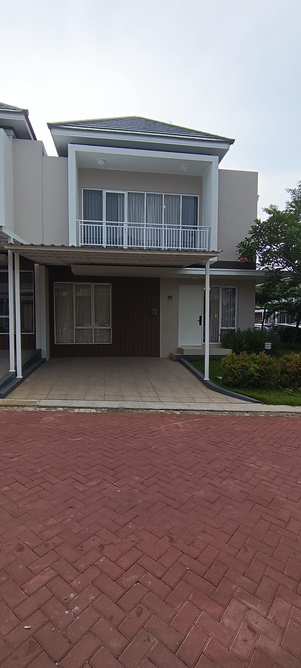 foto tampak rumah tipe PARAMOUNT VILLAGE perumahan PARAMOUNT VILLAGE SEMARANG