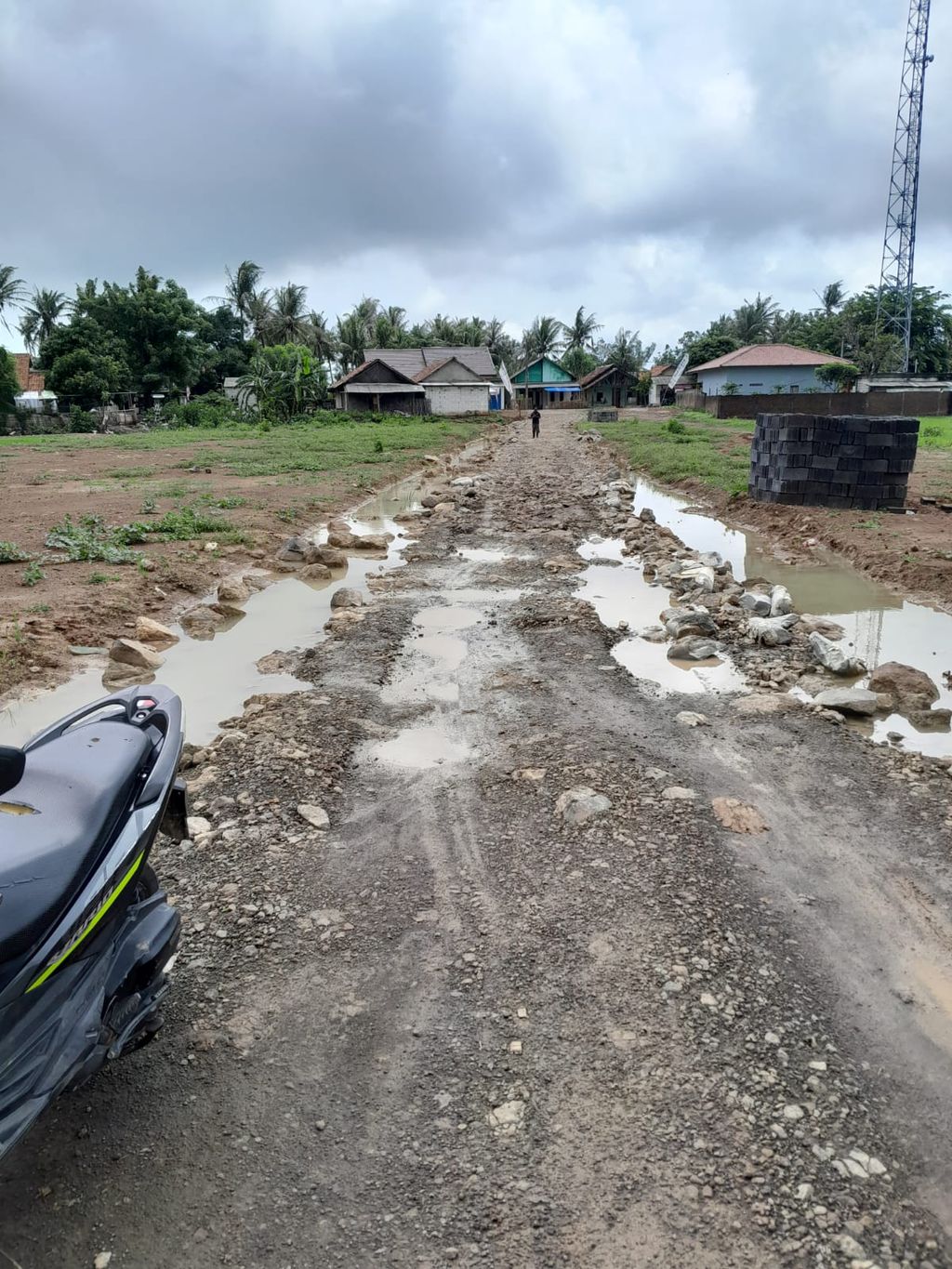 foto posisi tengah perumahan CLUSTER PESONA TANAMERA
