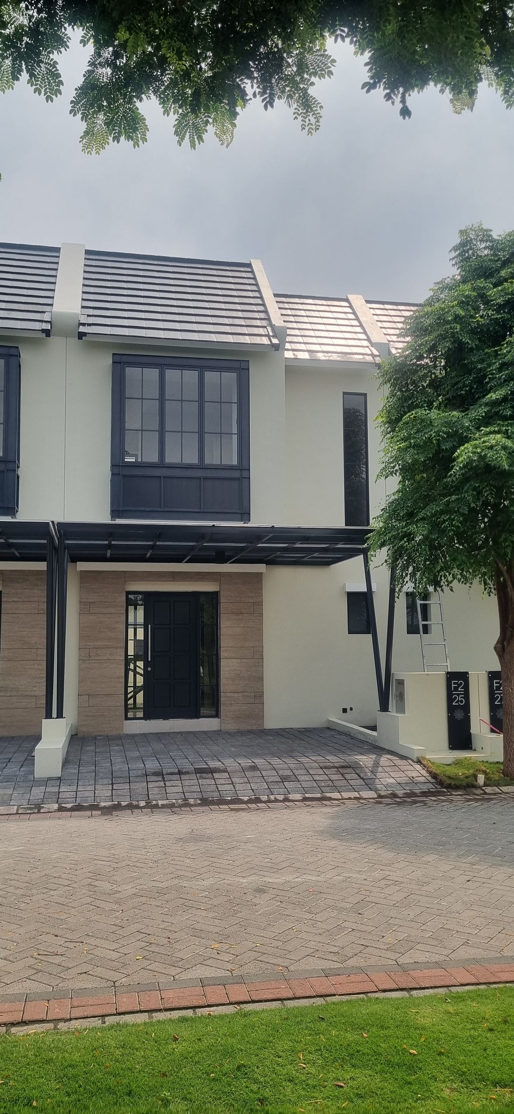 foto contoh rumah perumahan Opra City