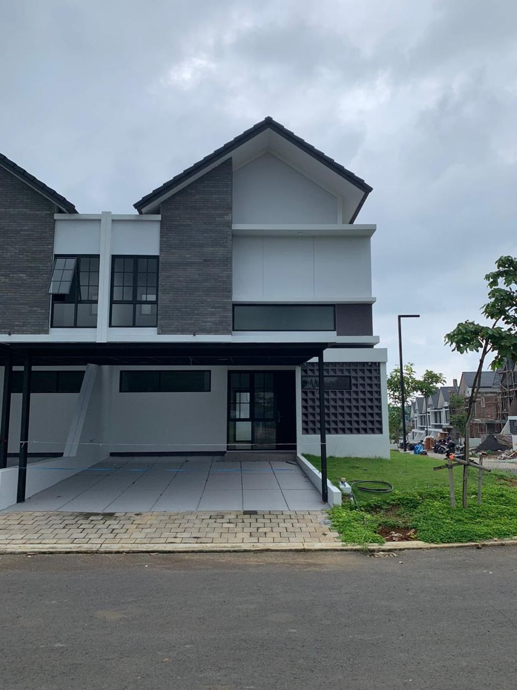 foto tampak rumah tipe THE MILES ELANO AA/12A perumahan THE MILES 2