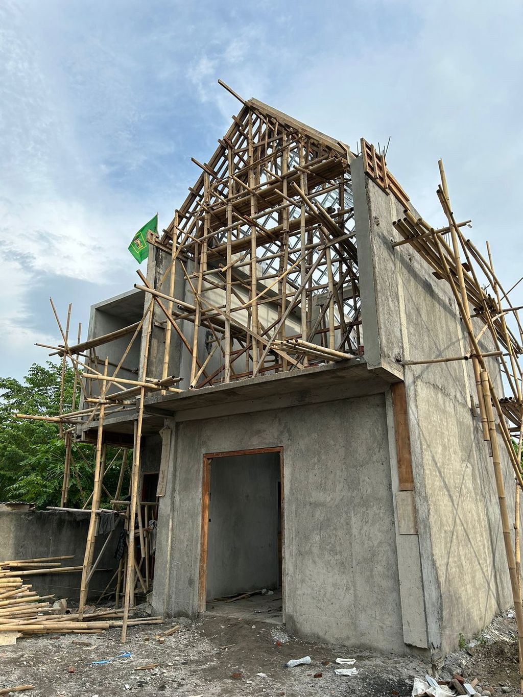 foto tampak rumah tipe Semi Put Door perumahan Grand Casa Perla