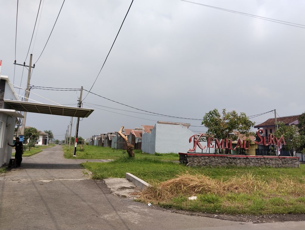 foto gerbang perumahan KEMILAU SURYA