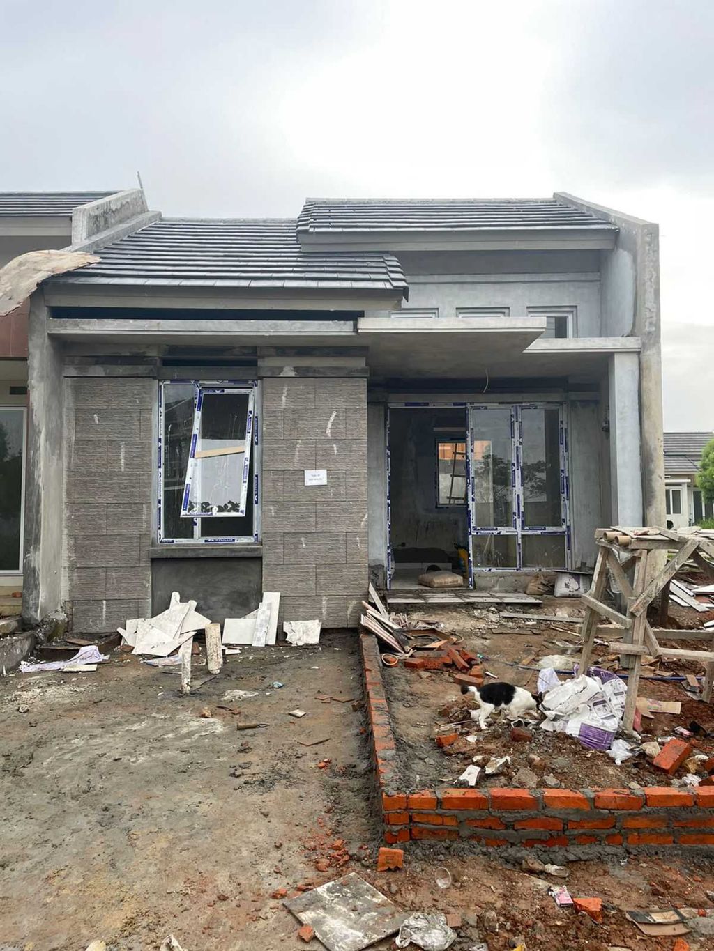 foto tampak rumah tipe NF6-002 perumahan SERPONG NATURA CITY