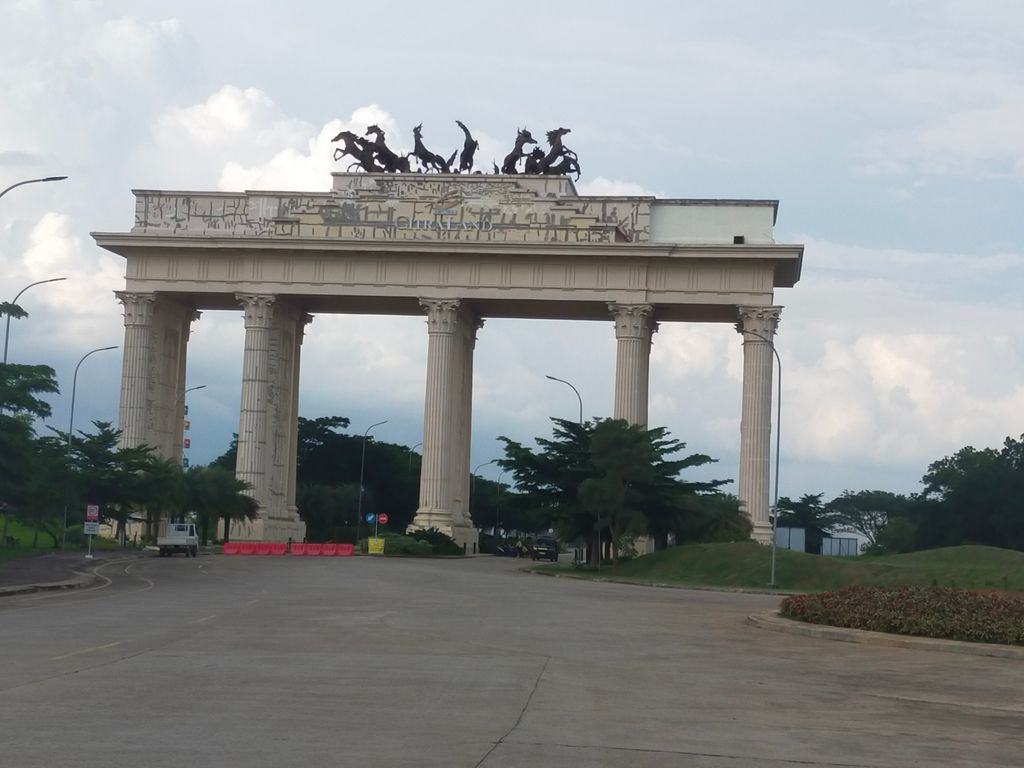 foto gerbang perumahan CitraLand - Ruko Ruby
