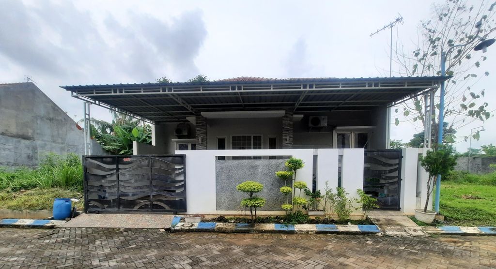 foto tampak rumah tipe 96 perumahan BUMI RENDENG BARU