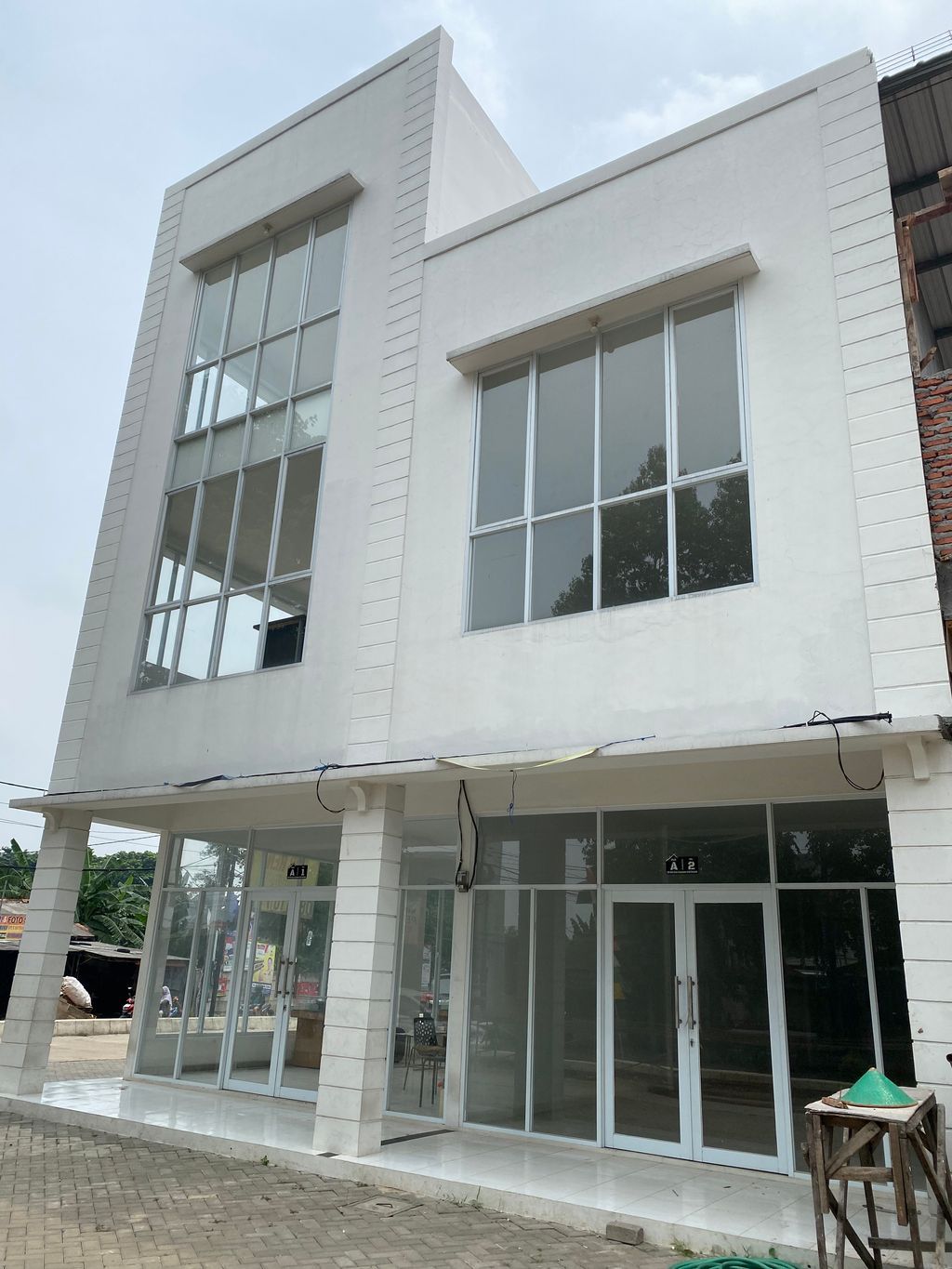 foto tampak rumah tipe A-8 perumahan Berlian Commercial Estate