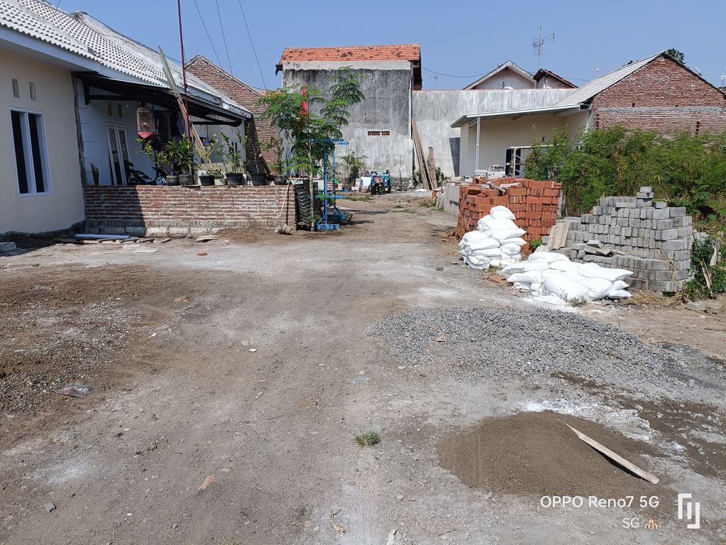 foto posisi tengah perumahan PONDOK HAYAM WURUK
