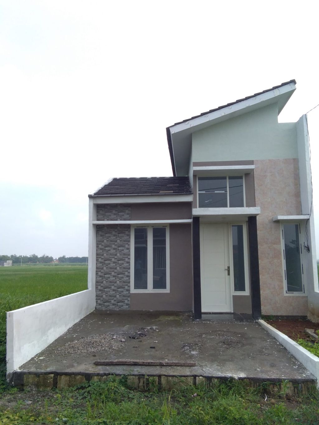 foto tampak rumah tipe 30/72 perumahan PRAMBON INDAH REGENCY