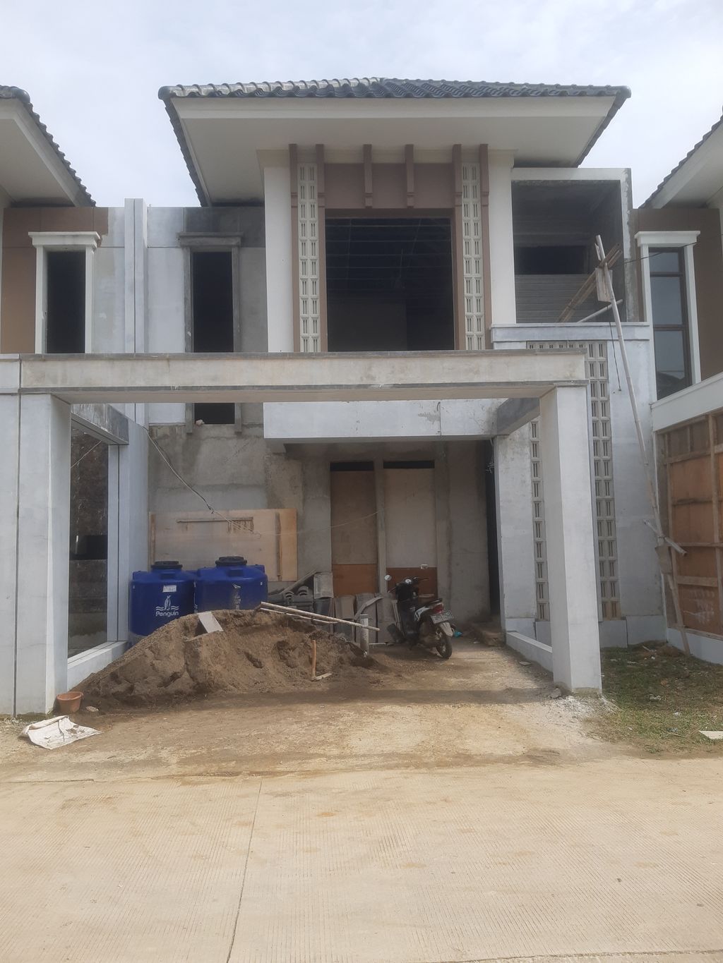 foto tampak rumah tipe Kertajaya II No 15 perumahan Kota Kertabumi Karawang Barat