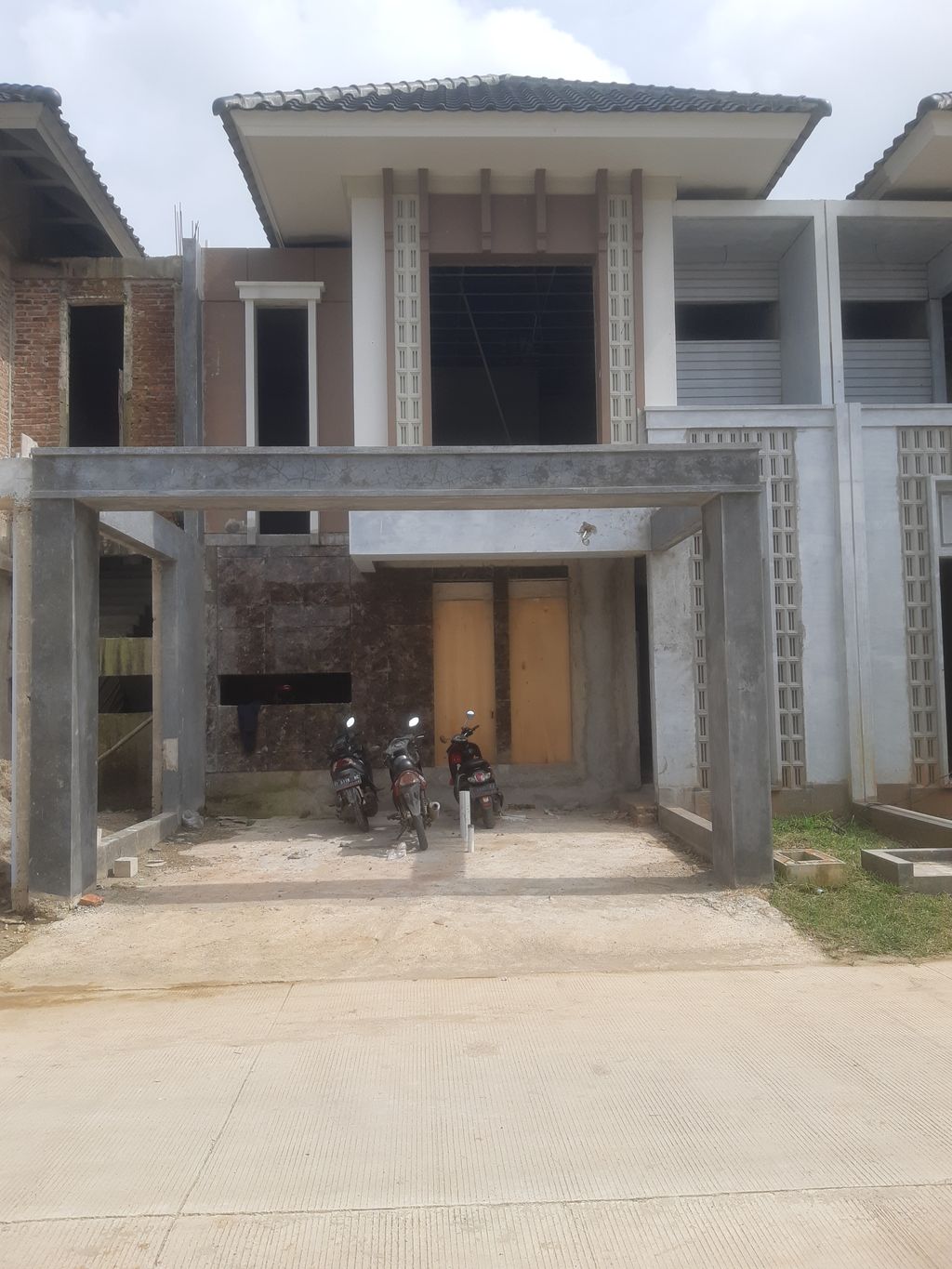 foto tampak rumah tipe Kertajaya II No 17 perumahan Kota Kertabumi Karawang Barat