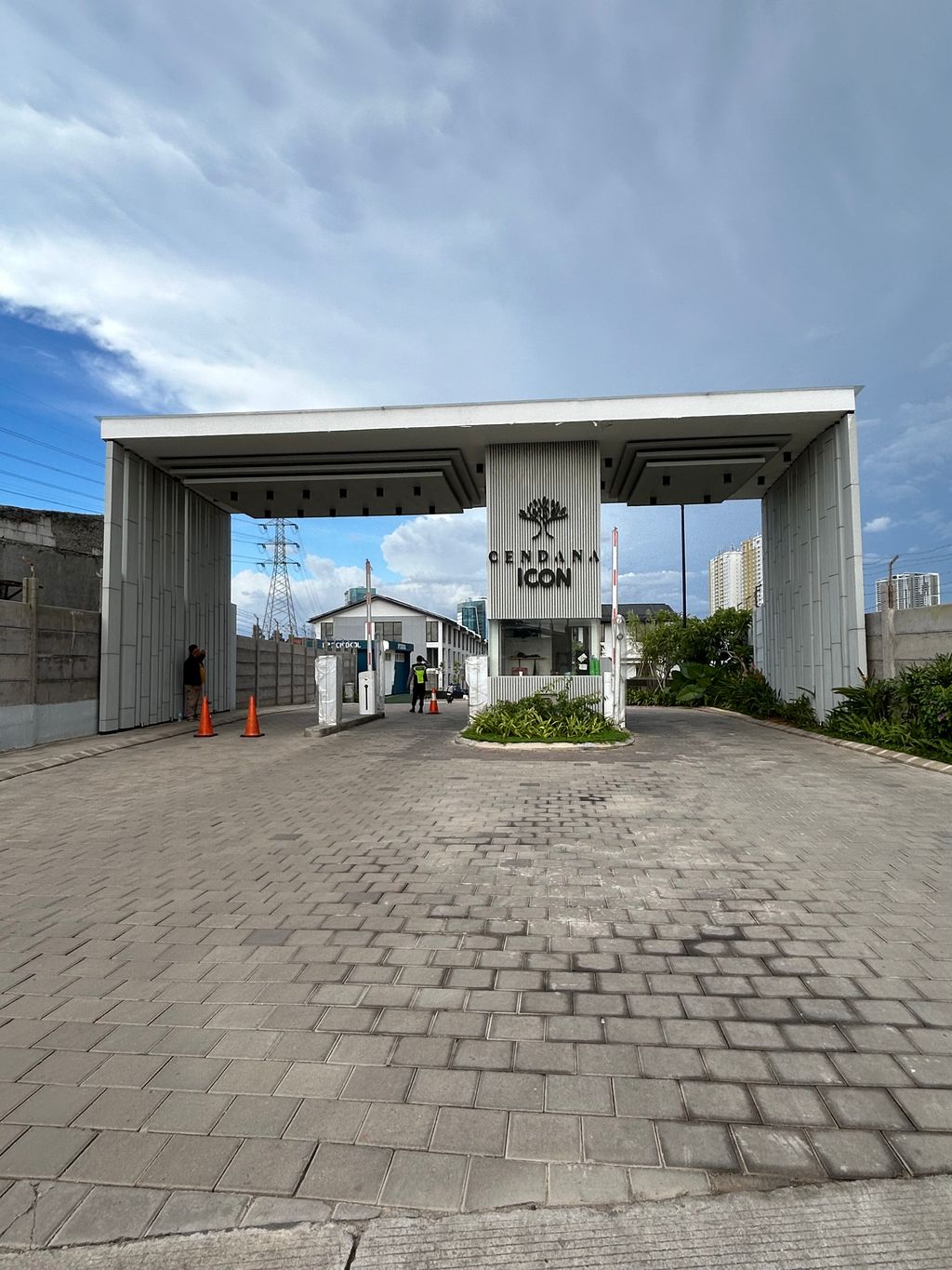 foto gerbang perumahan Cendana Icon