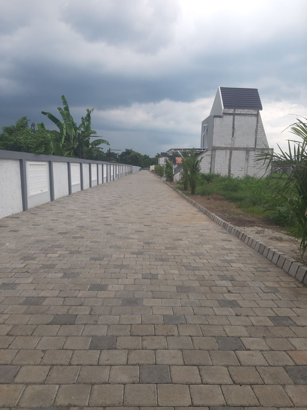 foto posisi tengah perumahan CALATHEA TOWNHOUSE