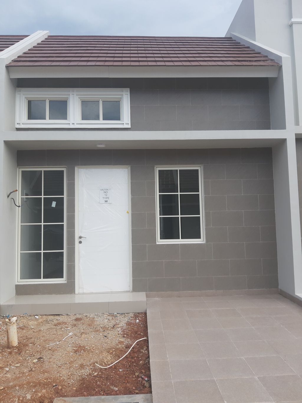 foto tampak rumah tipe 5X12(32) perumahan MILLENNIUM CITY TAHAP II