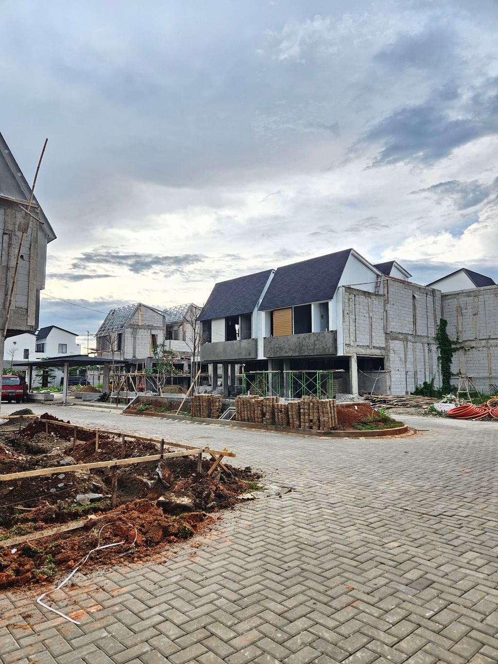 foto posisi tengah perumahan Wellspring House