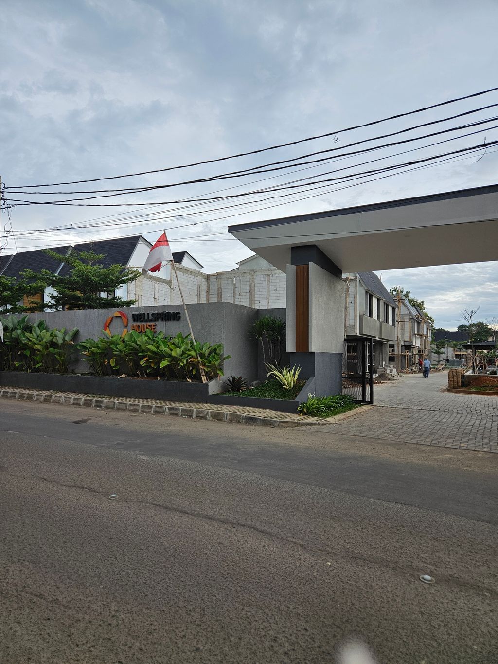 foto gerbang perumahan Wellspring House