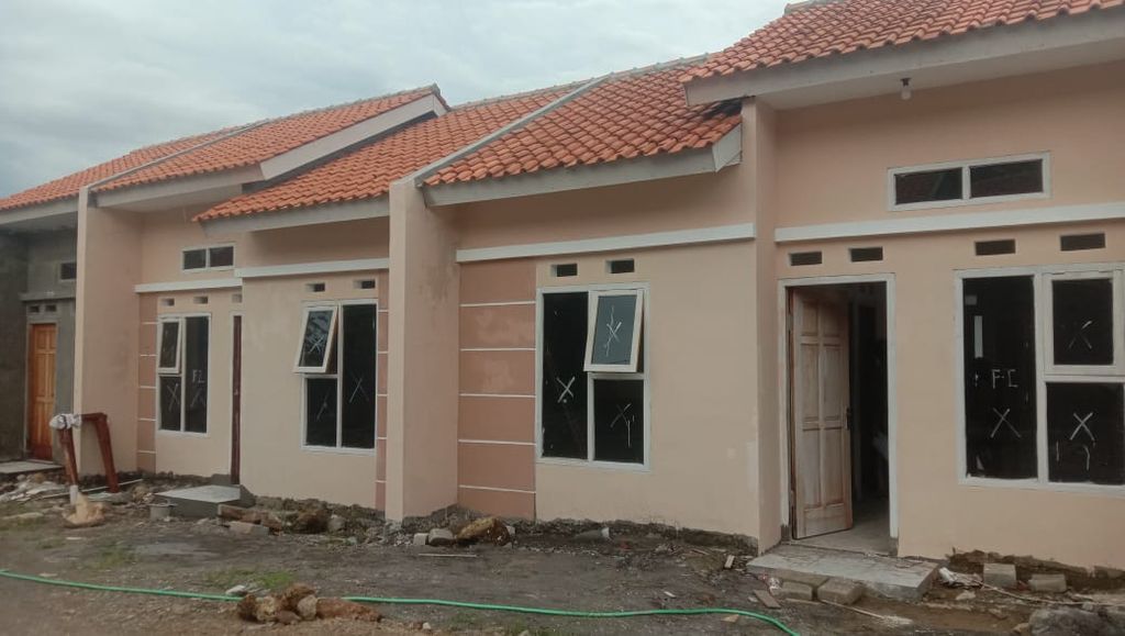 foto tampak rumah tipe 33/65 perumahan Graha Palma Linggapura