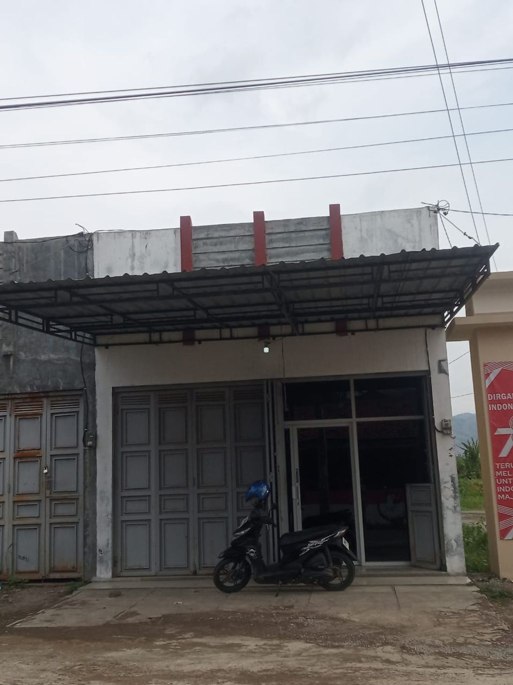 foto tampak rumah tipe 50/85 perumahan Graha Palma Linggapura