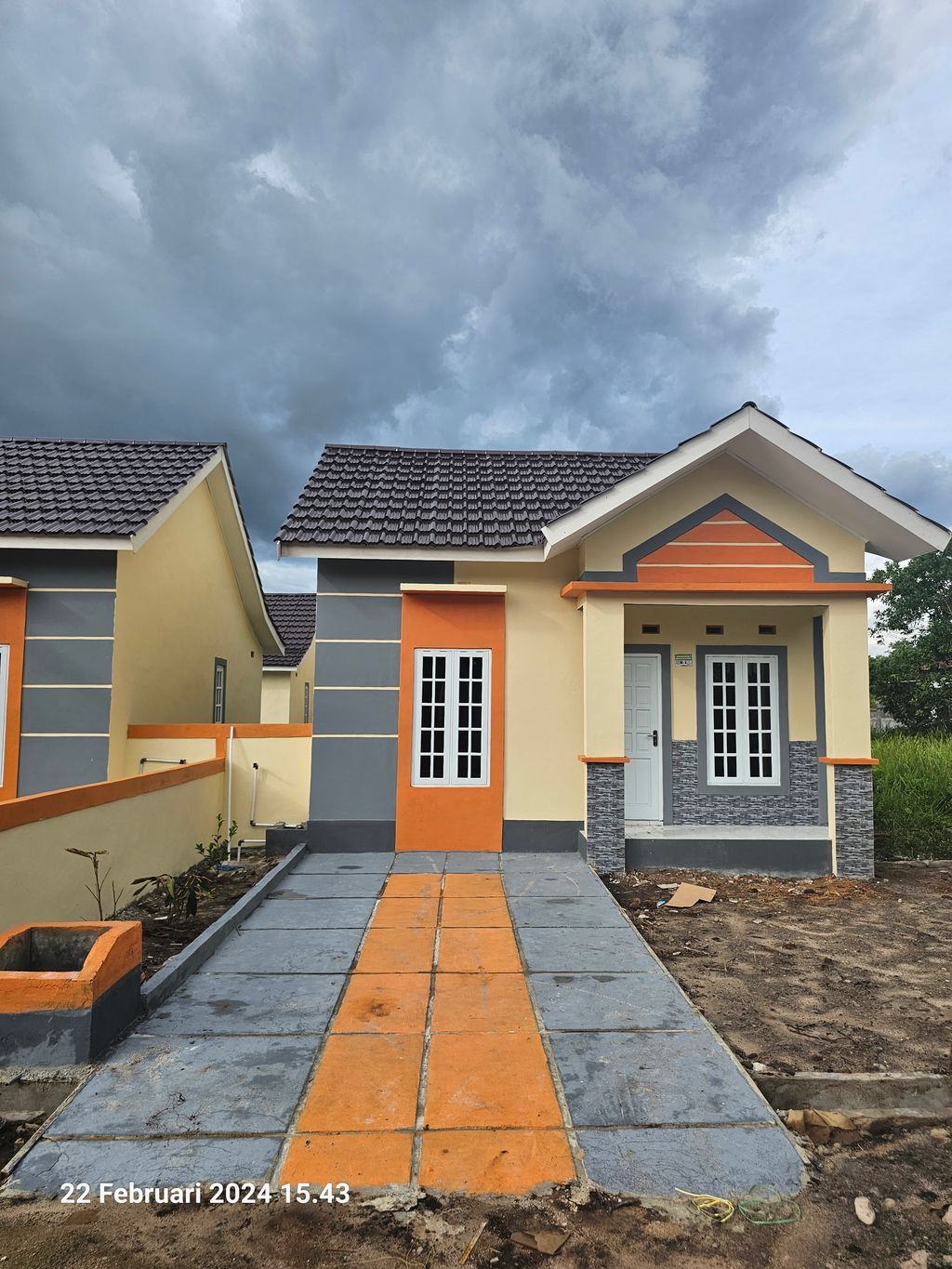 foto tampak rumah tipe 36 subsidi perumahan CASADOVA KARANGGAN II