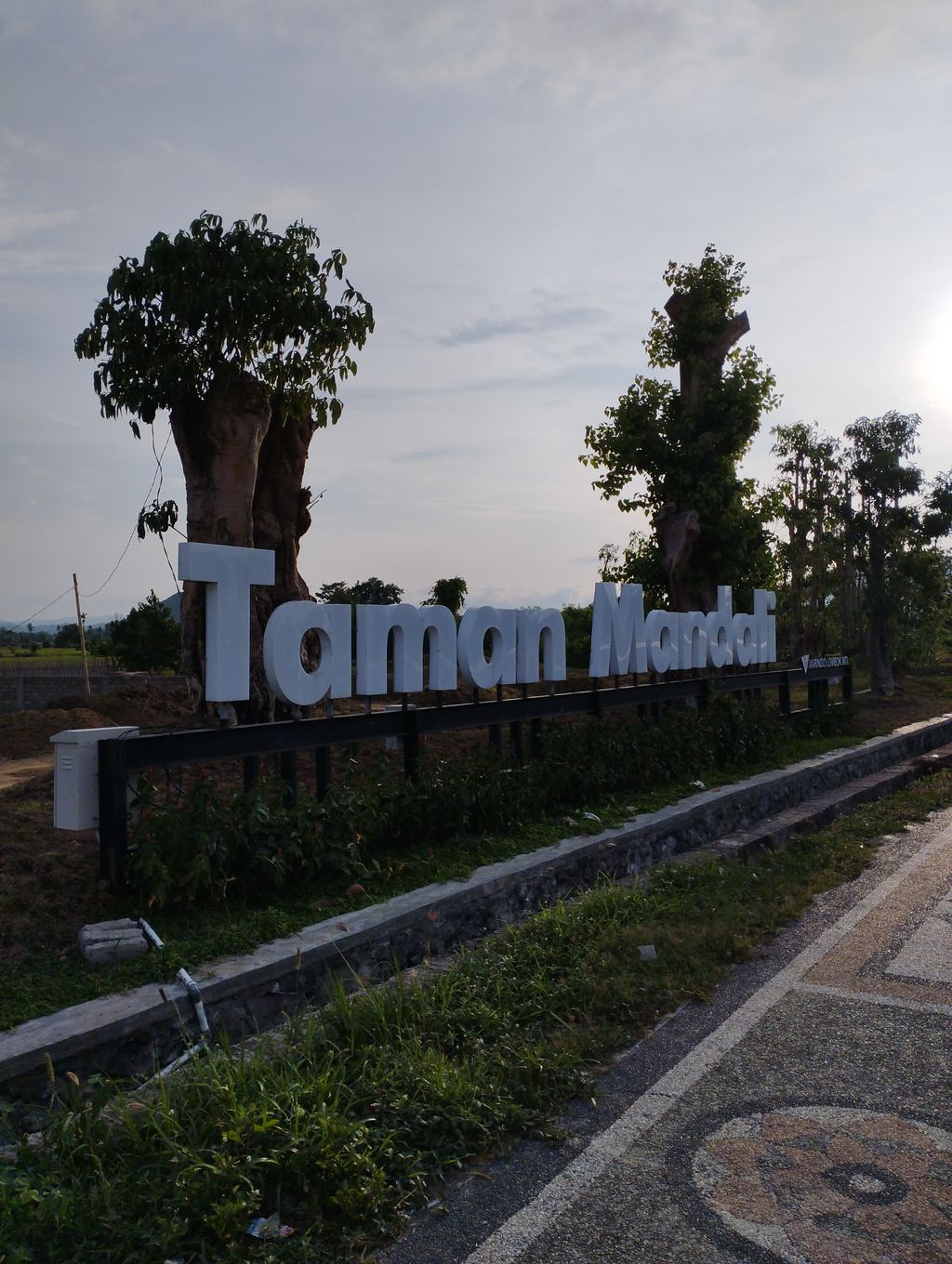 foto gerbang perumahan TAMAN MANDALI